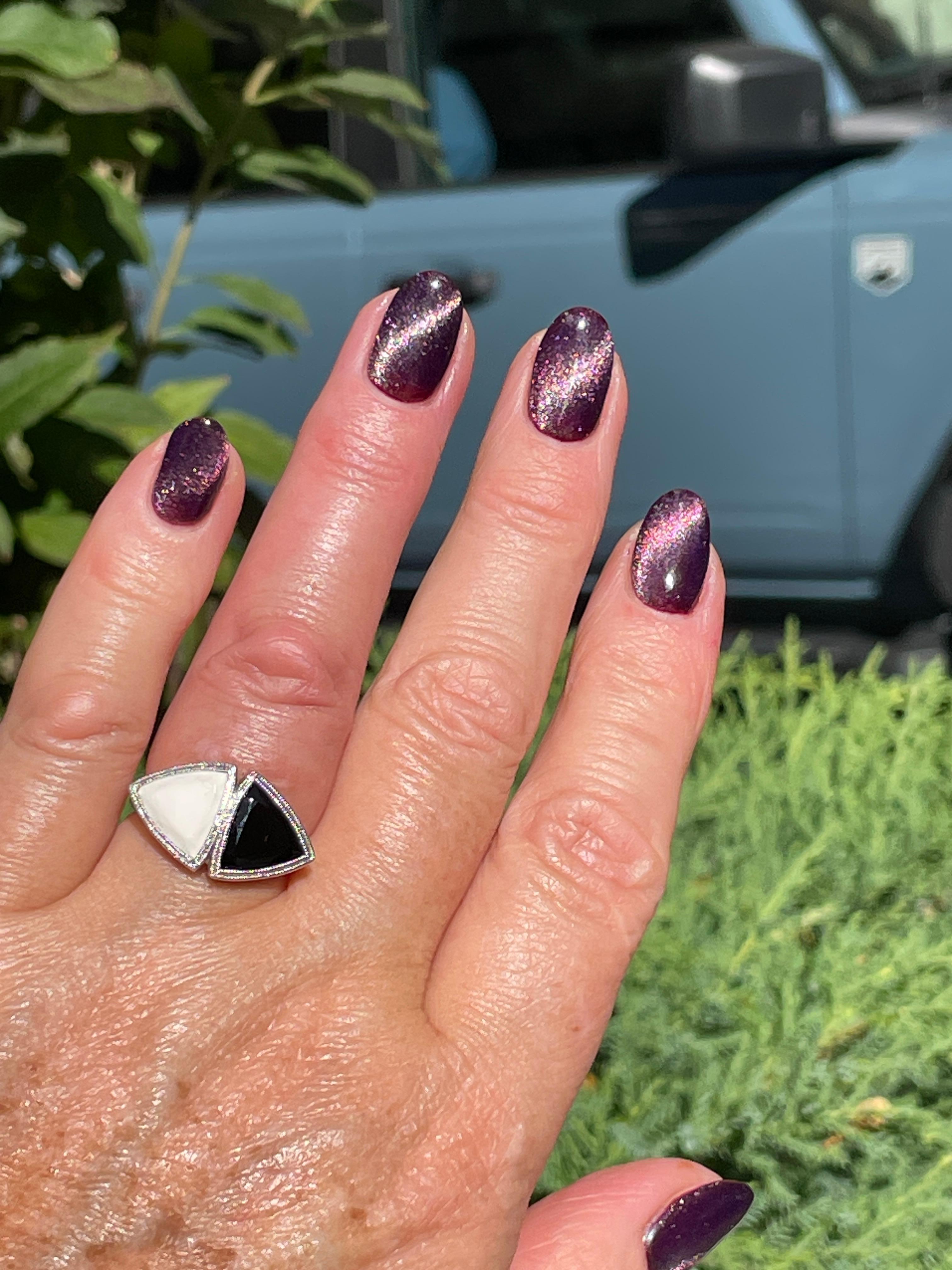 ANTIQUE VINTAGE ART DECO BLACK and WHITE ONYX RING in PLATINUM For Sale 3