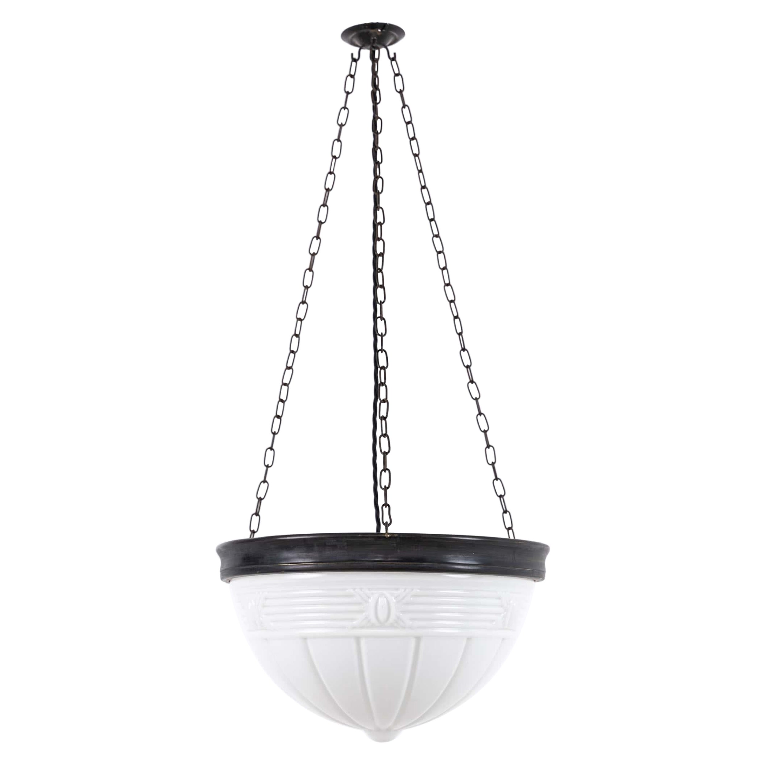 Lampe Plafonnier Art Déco vintage en laiton et verre opalin, c.1930