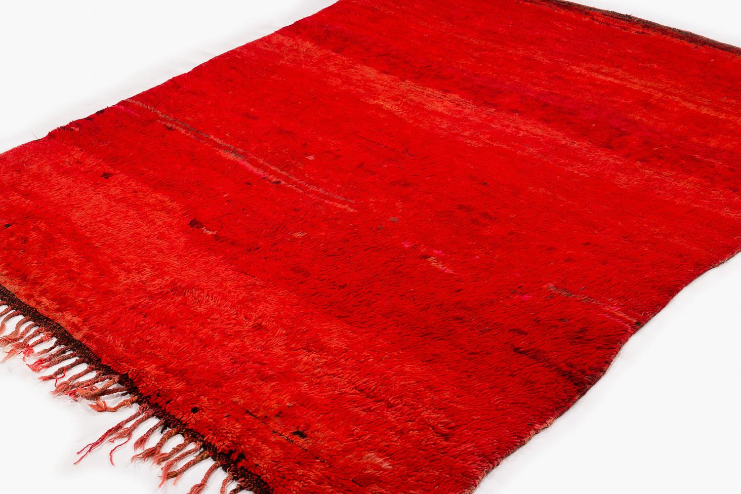 Alfombra marroquí antigua de lana con flecos Vintage Auténtico Rojo en Bueno estado para la venta en New York, NY