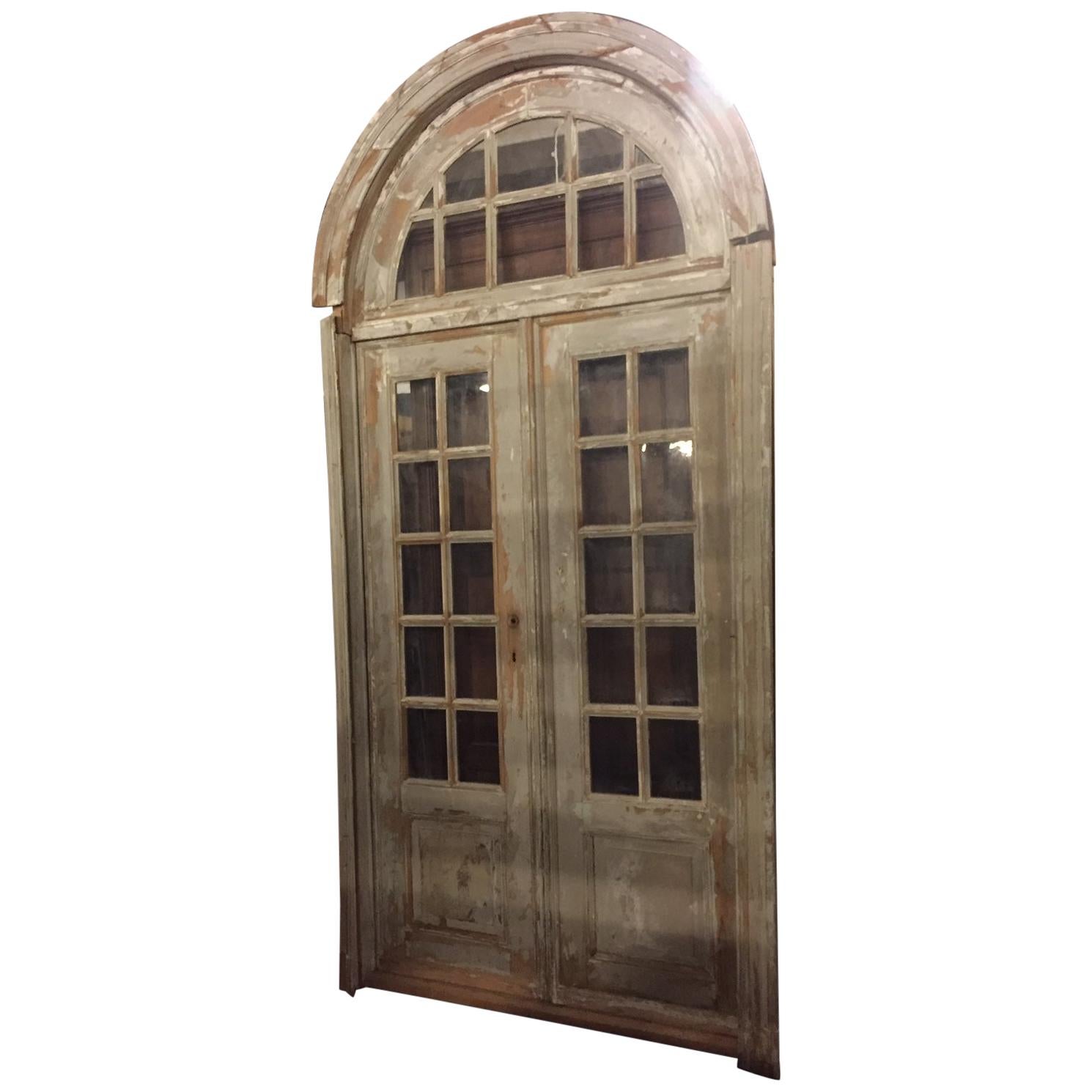 Antique vintage double-glazed door, frame with glass and door with glass, light beige lacquered by hand, leaves plenty of light and lightens the interior, ideal as a passage between the living room and the kitchen or in 2 different environments.