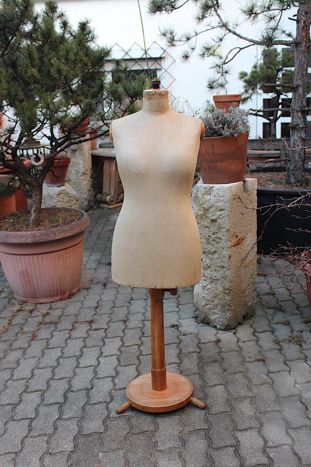 Antike antike Vintage Braun Beige Buche Leinen Dummy Dressmaker Mannequin 1890, Österreich (19. Jahrhundert) im Angebot