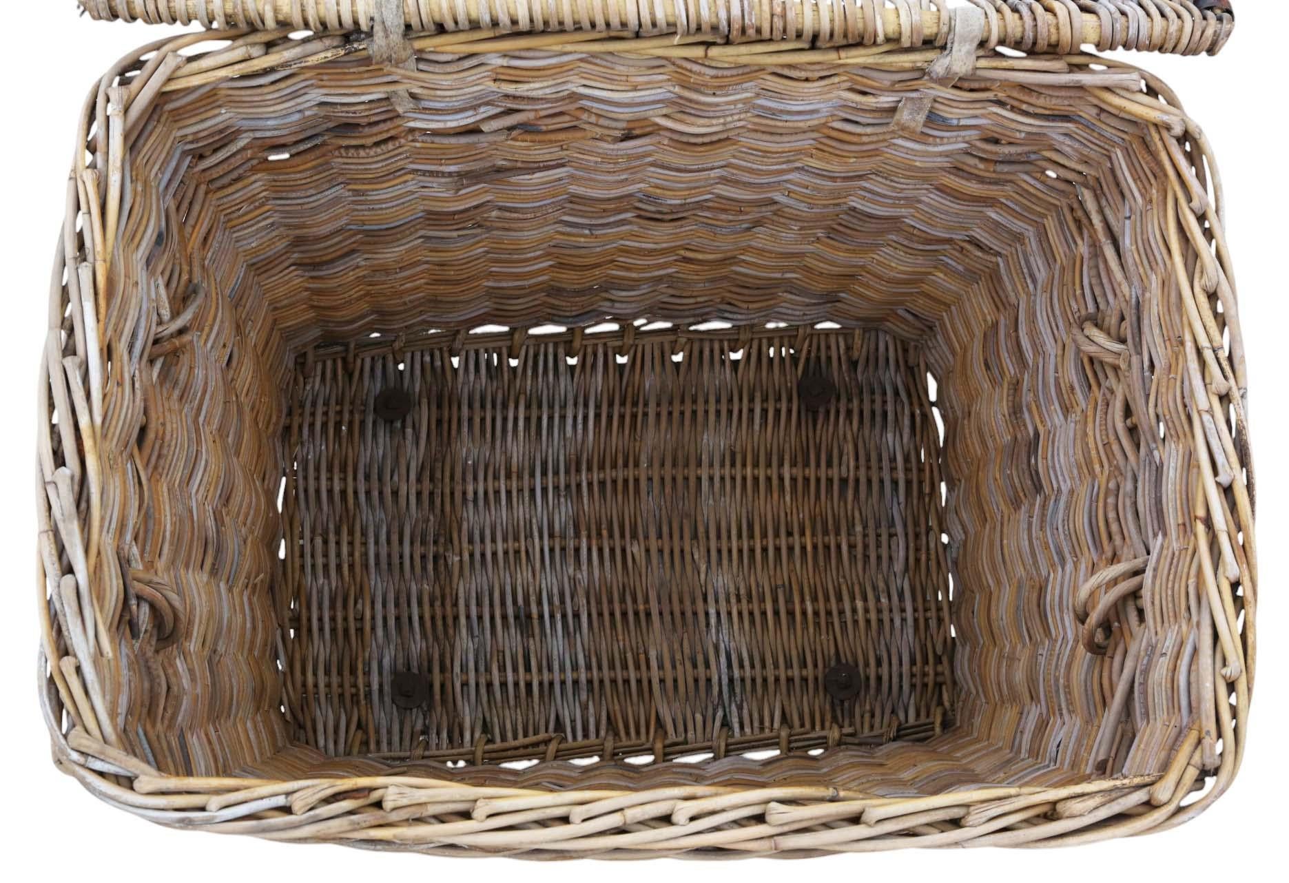 Ancien corbeau de rangement ou panier de rangement très grand et solide Bon état - En vente à Wisbech, Cambridgeshire