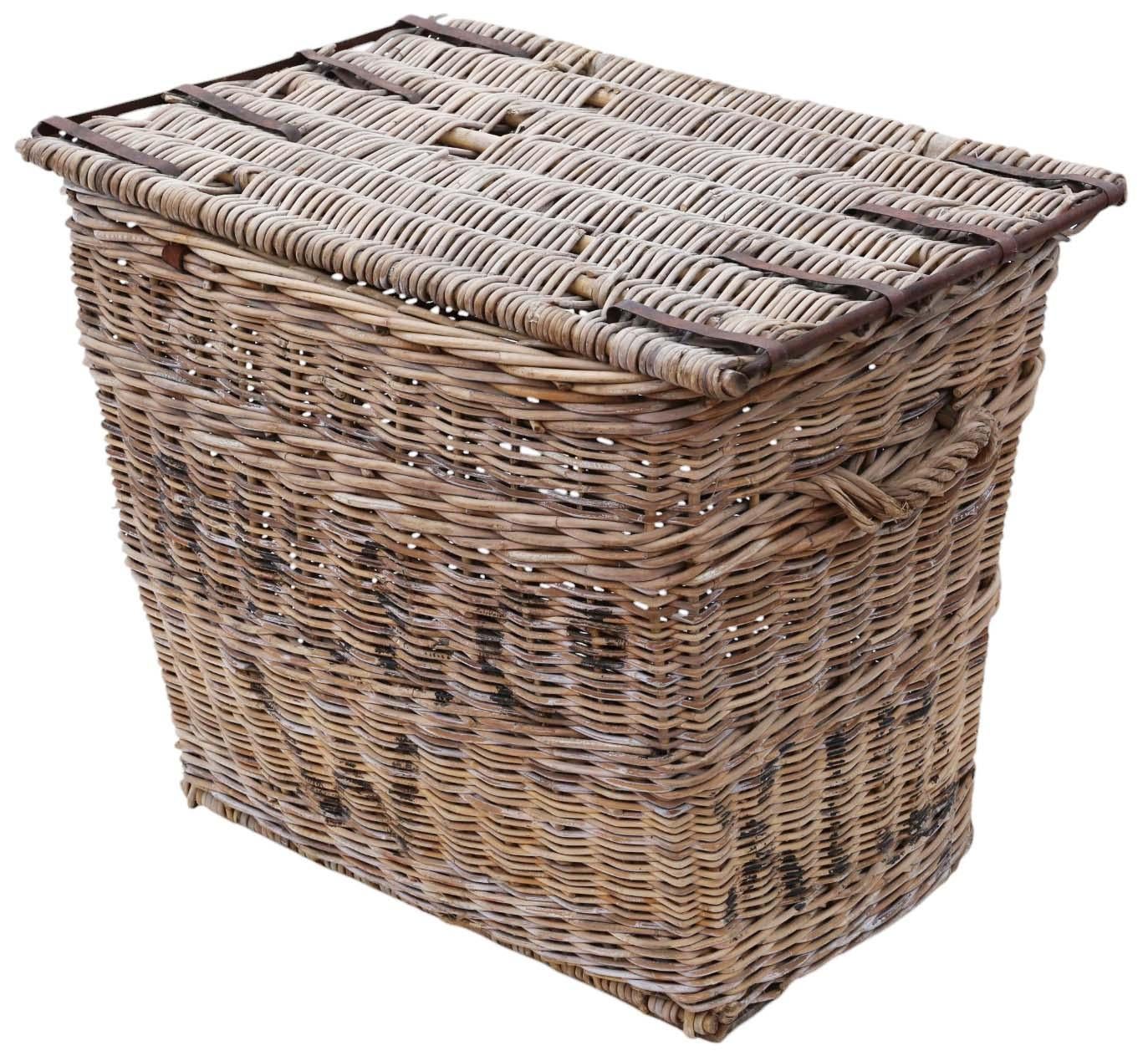 Milieu du XXe siècle Ancien corbeau de rangement ou panier de rangement très grand et solide en vente