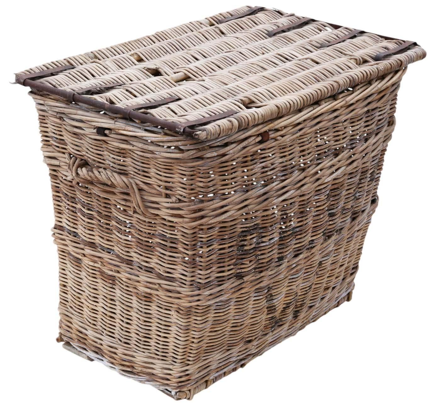 Canne Ancien corbeau de rangement ou panier de rangement très grand et solide en vente