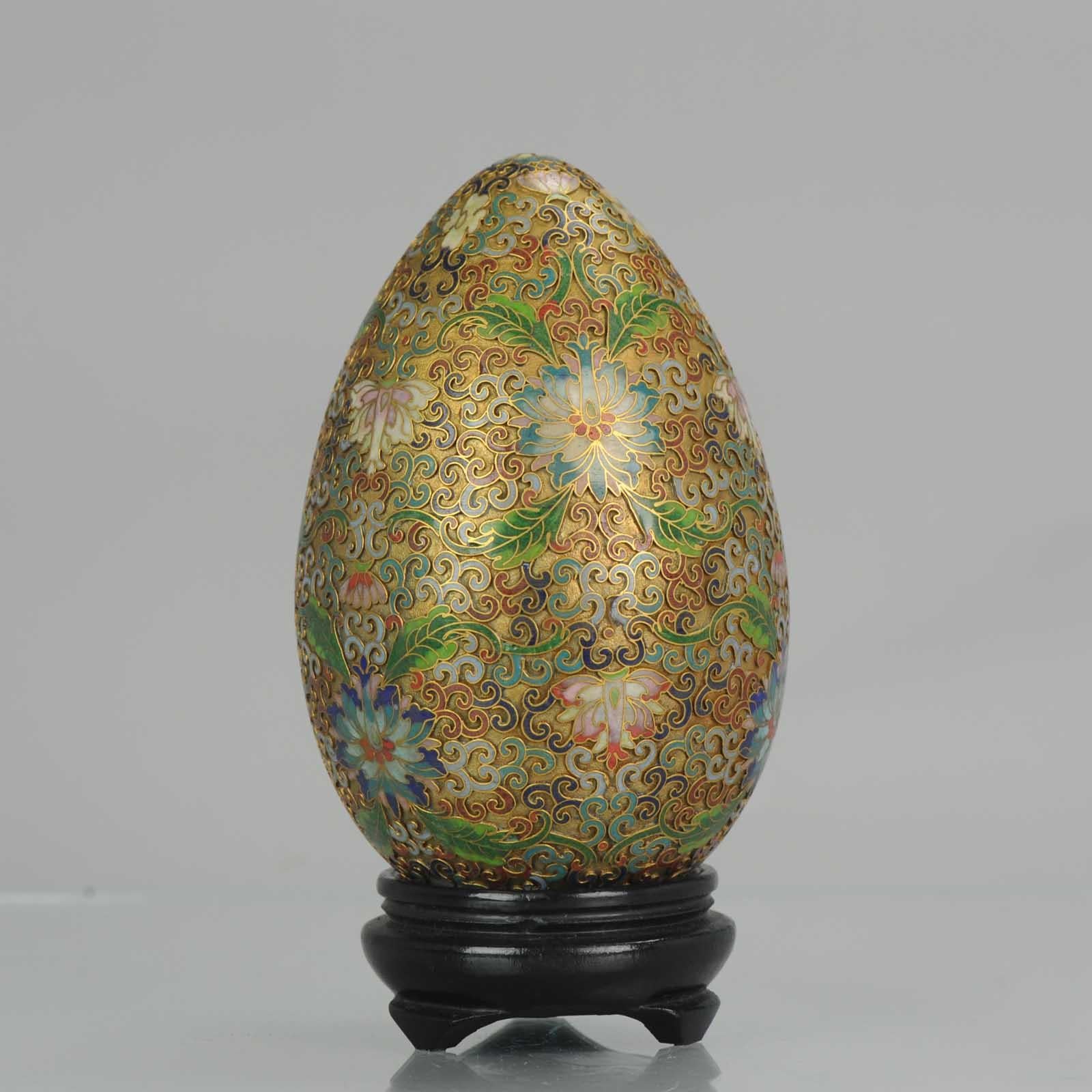 Antique / Vintage Chinese Cloisonné Egg Vase Bronze China Flowers Lotus In Excellent Condition In Amsterdam, Noord Holland