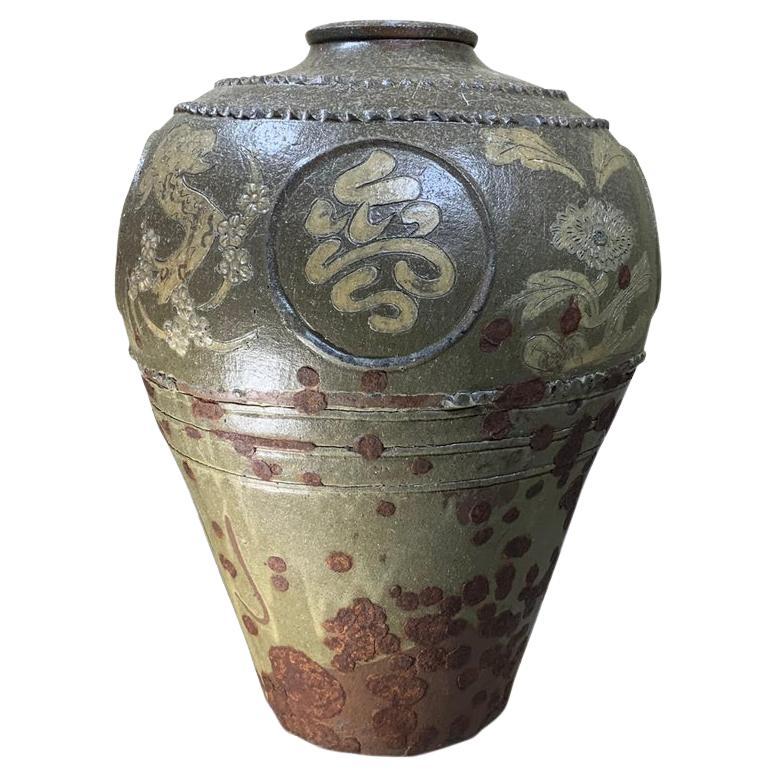 Vaso antico/vecchio cinese "Fu" in ceramica scolpita a rilievo in vendita