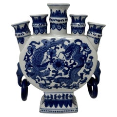 Antike Vintage-Tulpen-Glühbirnenhalter-Vase aus der chinesischen Republik in Blau und Weiß 