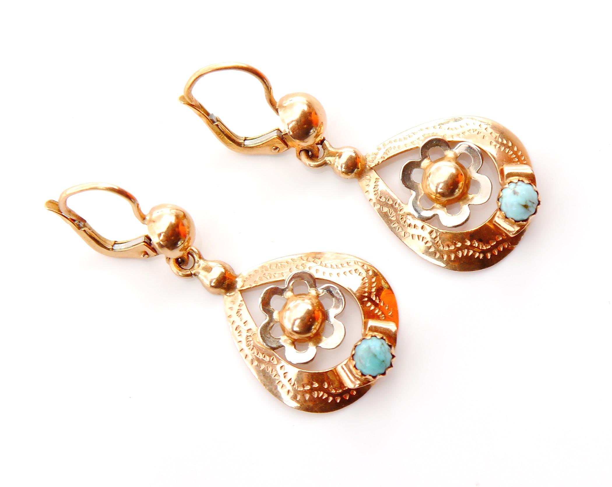 A pair of antique or vintage European dangles in solid 18K Yellow and White Gold (petals of the flowers) with drop-shaped dangles decorated with engraved /or chased ornaments and claw set natural Turquoise stones Ø 4 mm / 0.25ct each .

750, makers