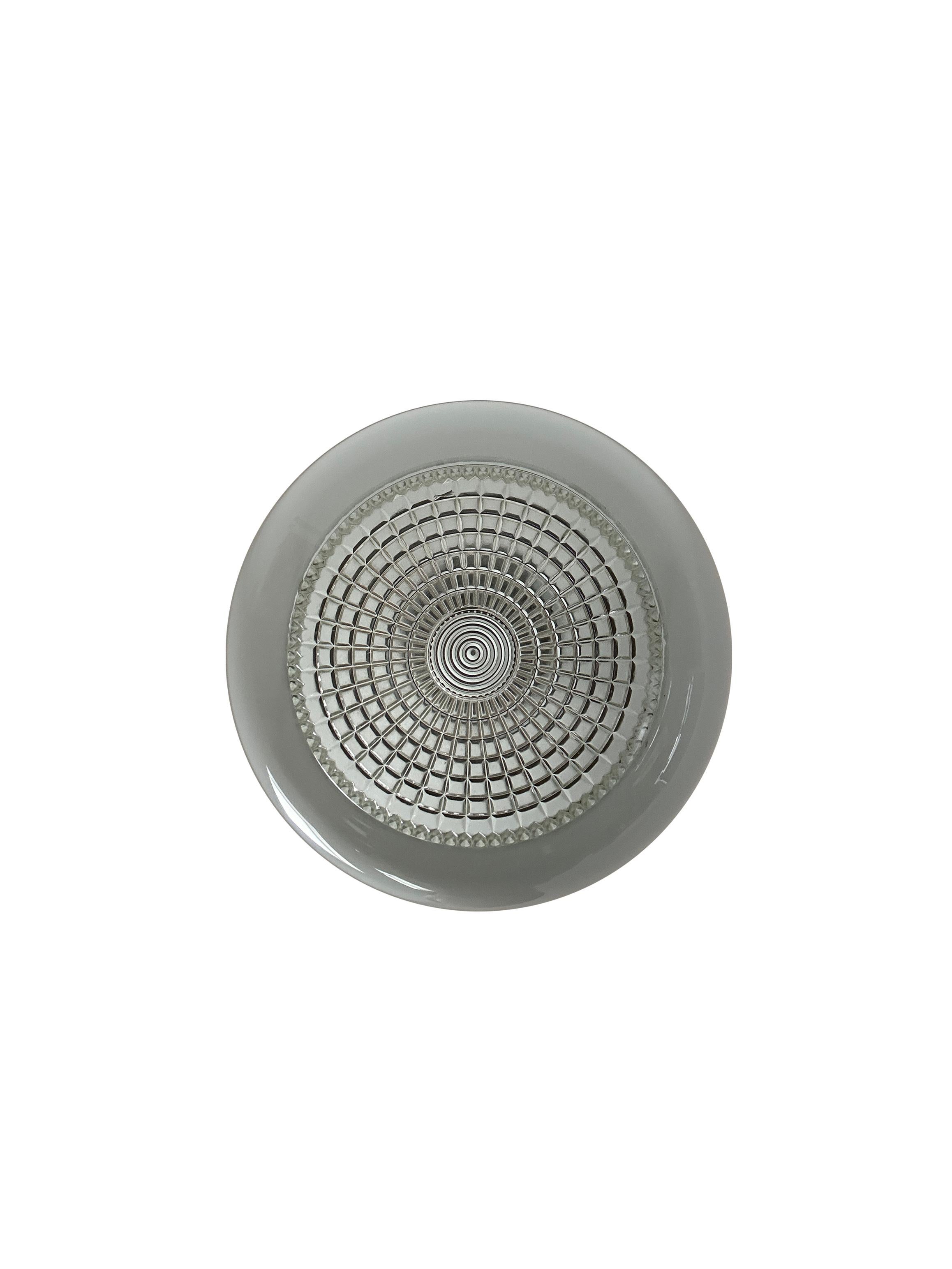 - Un bellissimo pendente da soffitto opalino diffuso a forma di tulipano realizzato da Sunglow, Inghilterra, circa 1930.                                                                                                                                