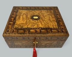 Portagioie vittoriano d'epoca in legno di noce con intarsio in radica inglese, 19Ct