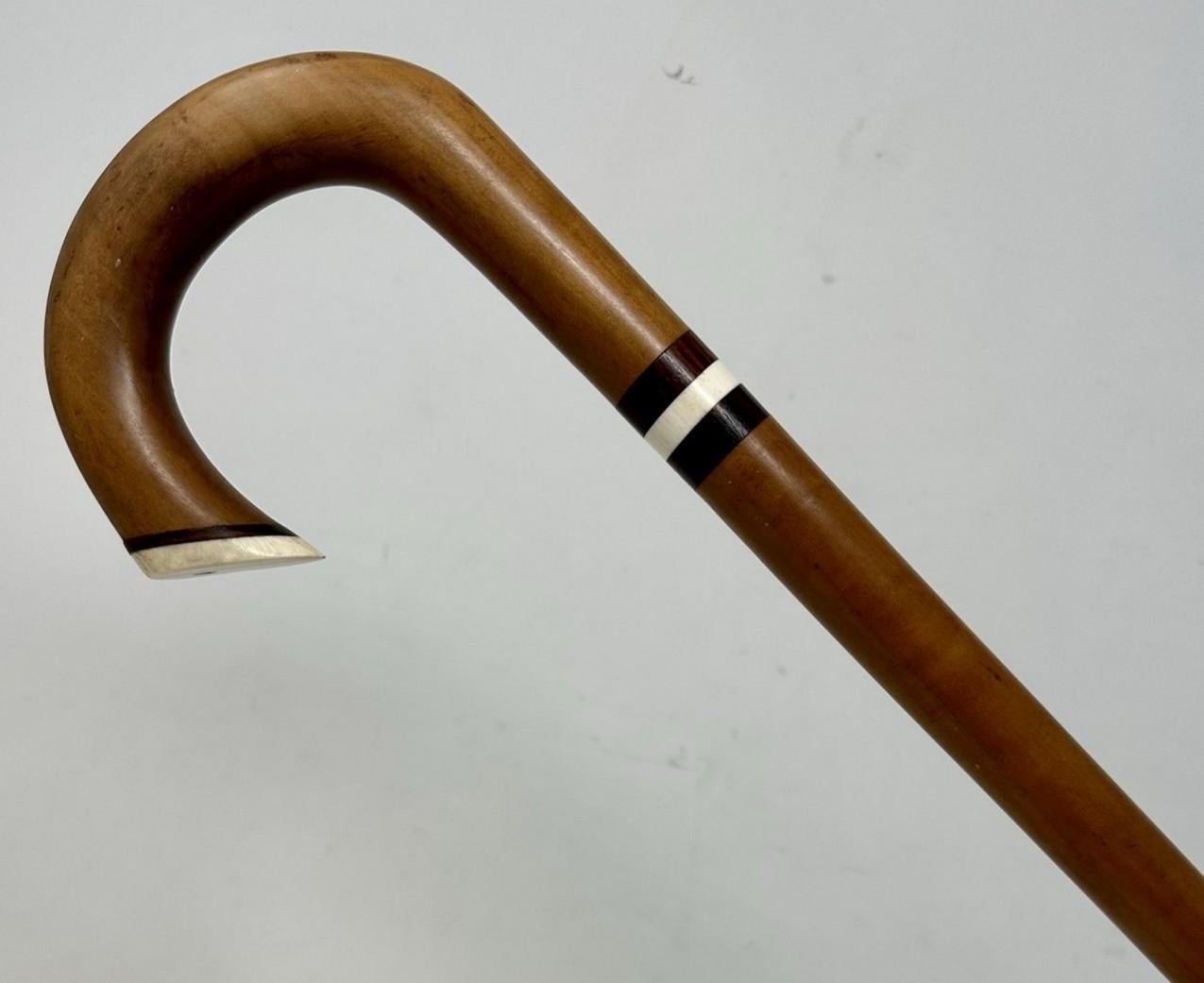Stylish Well Grained Pale Malacca Wood Ladies or Gentleman's Walking Stick with Crook Handle and decorative rosewood and bone banding of English origin, first Quarter of the Twentieth Century.  

Condition: Good condition with nice patination,