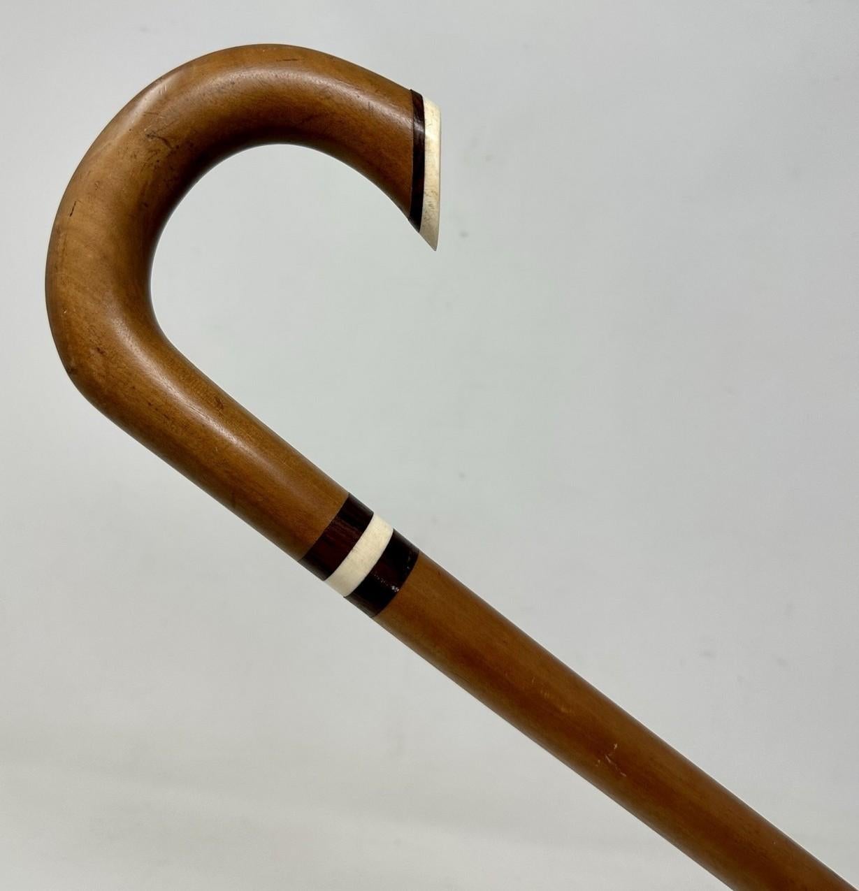Antique Vintage English Ladys Gentlemas Malacca Wooden Walking Stick Cane 1920   In Good Condition For Sale In Dublin, Ireland