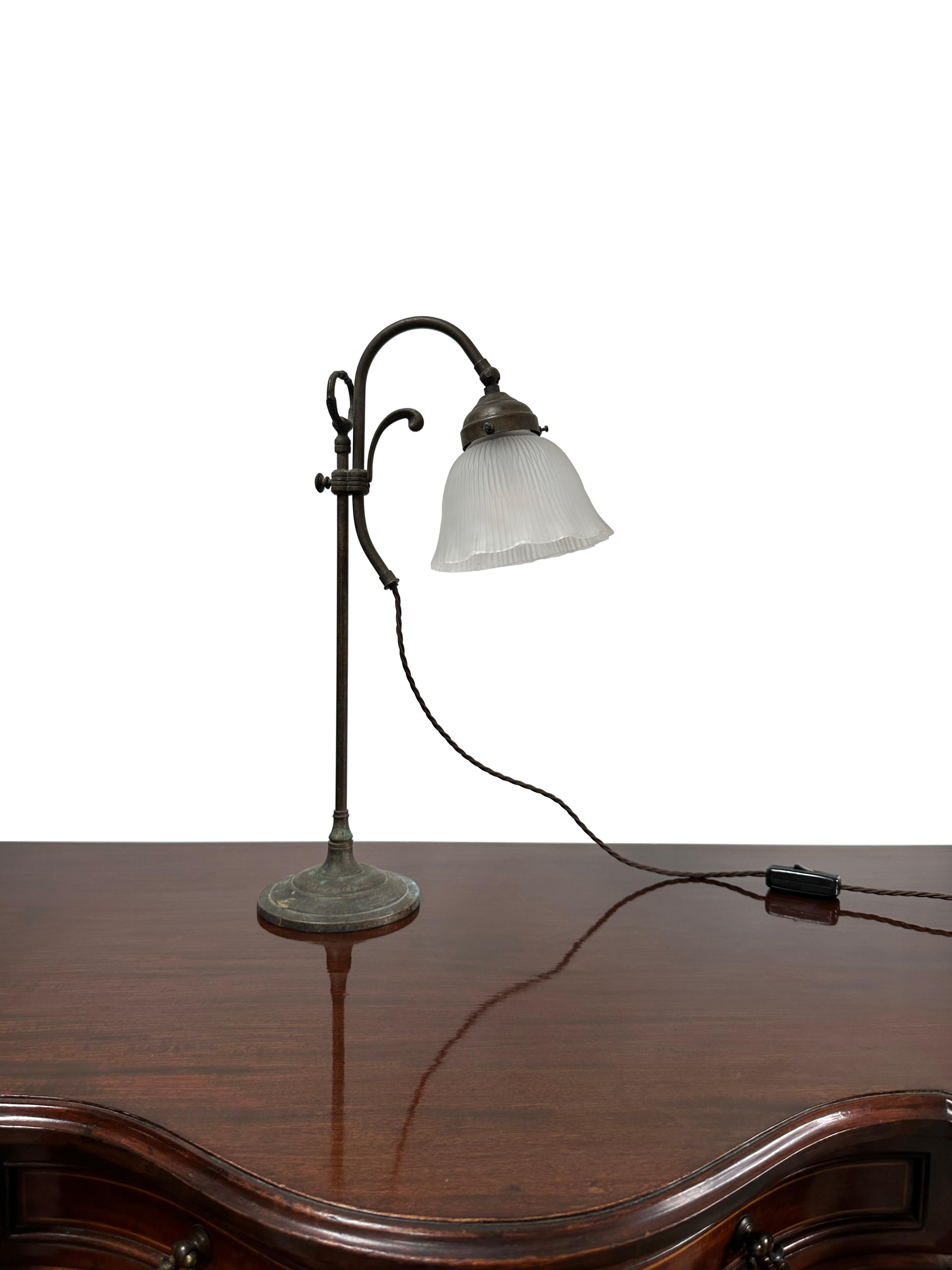 Antique Vintage Français Ajustable Bronze Opaque Lampe de Bureau Table Cou de Swan Light Bon état - En vente à Sale, GB