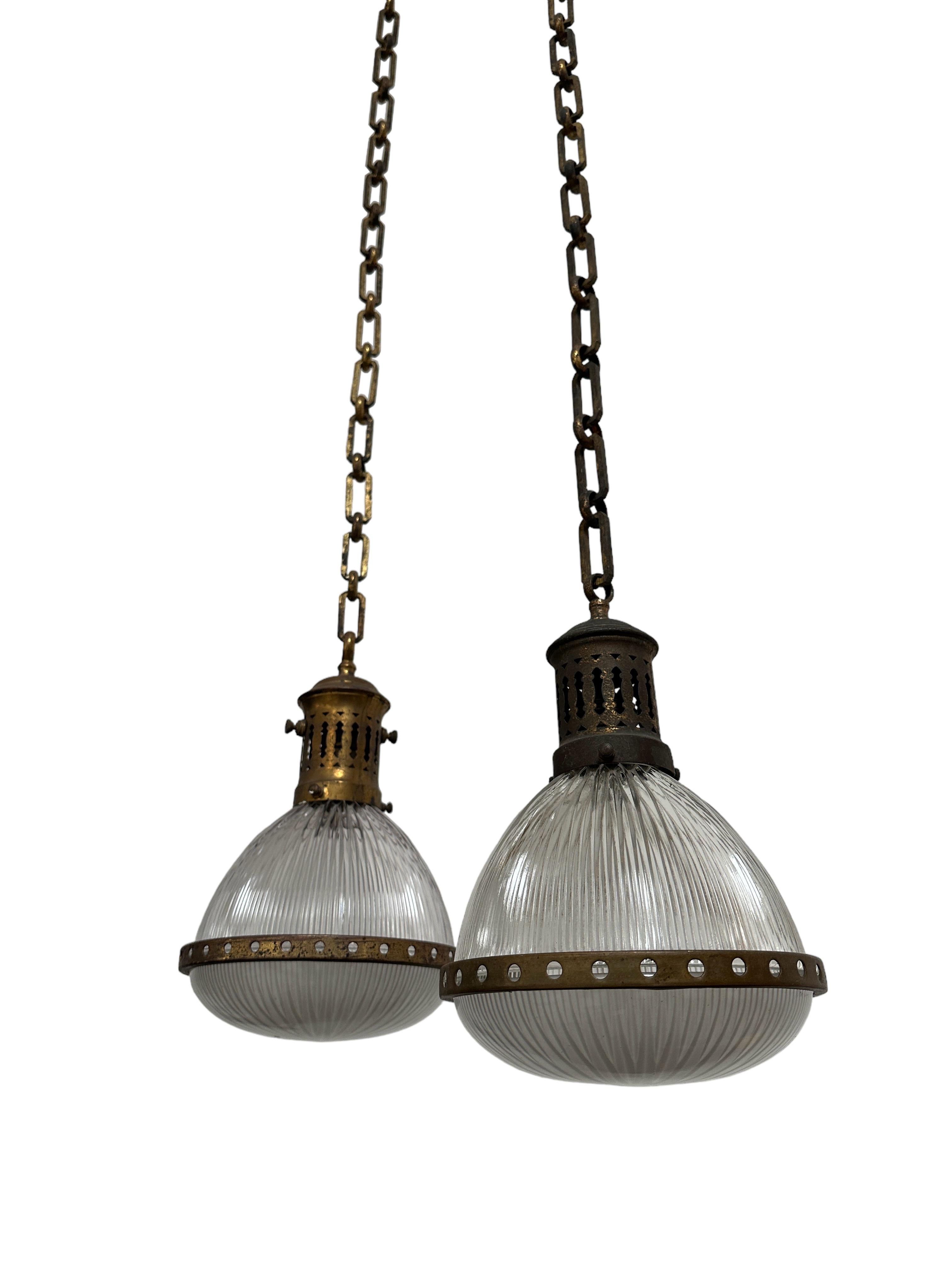 Antique Vintage Français Caged Teardrop Glass Holophane Ceiling Suspension Light Lamp Bon état à Sale, GB