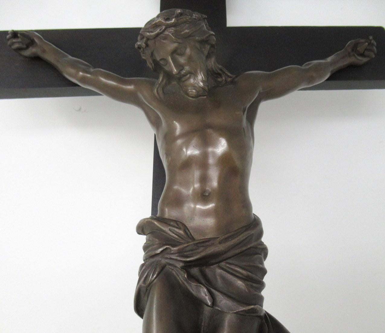 Antique Vintage French Ebonized Religious Holy Crucifix Bronze Christ Cross Inri In Good Condition In Dublin, Ireland