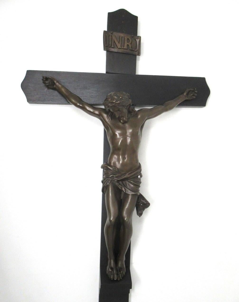 An exceptionally fine quality example of a well-cast patinated dark bronze religious figure depicting Jesus Christ nailed to an ebonized wooden cross of impressive proportions, last quarter of the 19th century, of French origin.

This exceptional