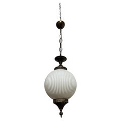 Antigua Lámpara Colgante de Techo Vintage French Opaline de Cristal de Leche Acanalado