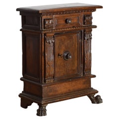 Antike Vintage-Möbel, elegantes Design, zeitlose Handwerkskunst