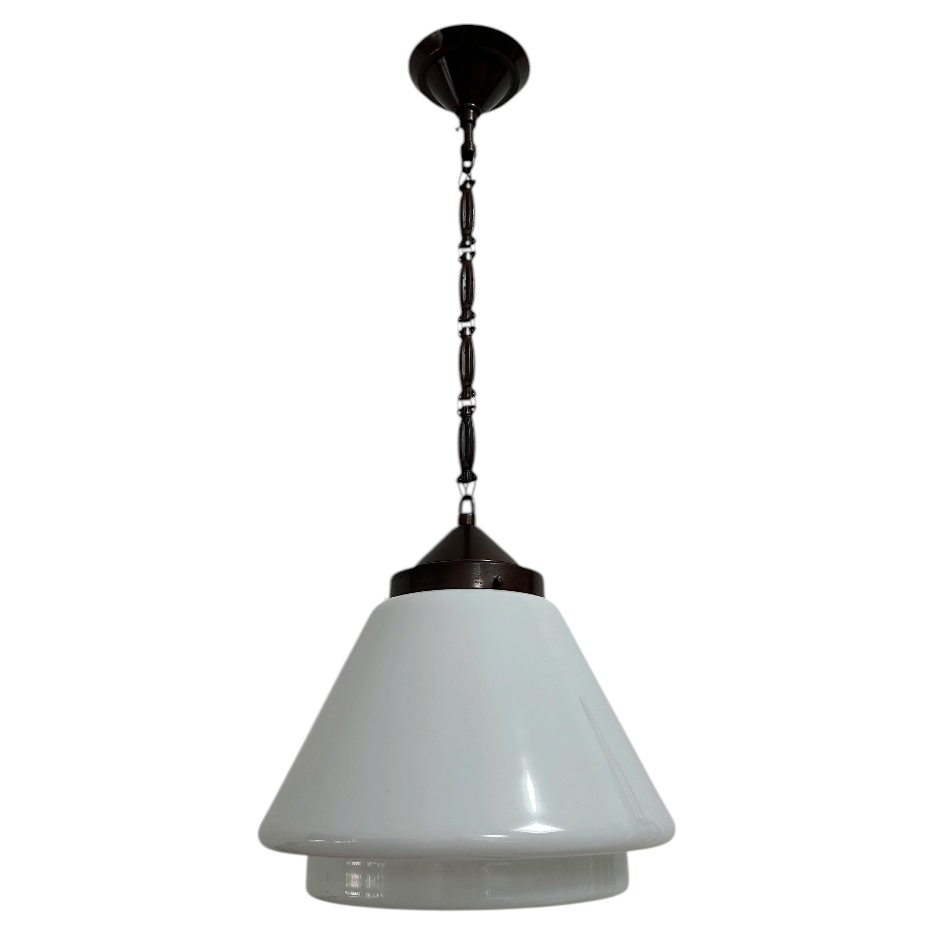 Antica lampada a sospensione da soffitto in vetro lattiginoso opalino d'epoca tedesca Art of Vintage Bauhaus