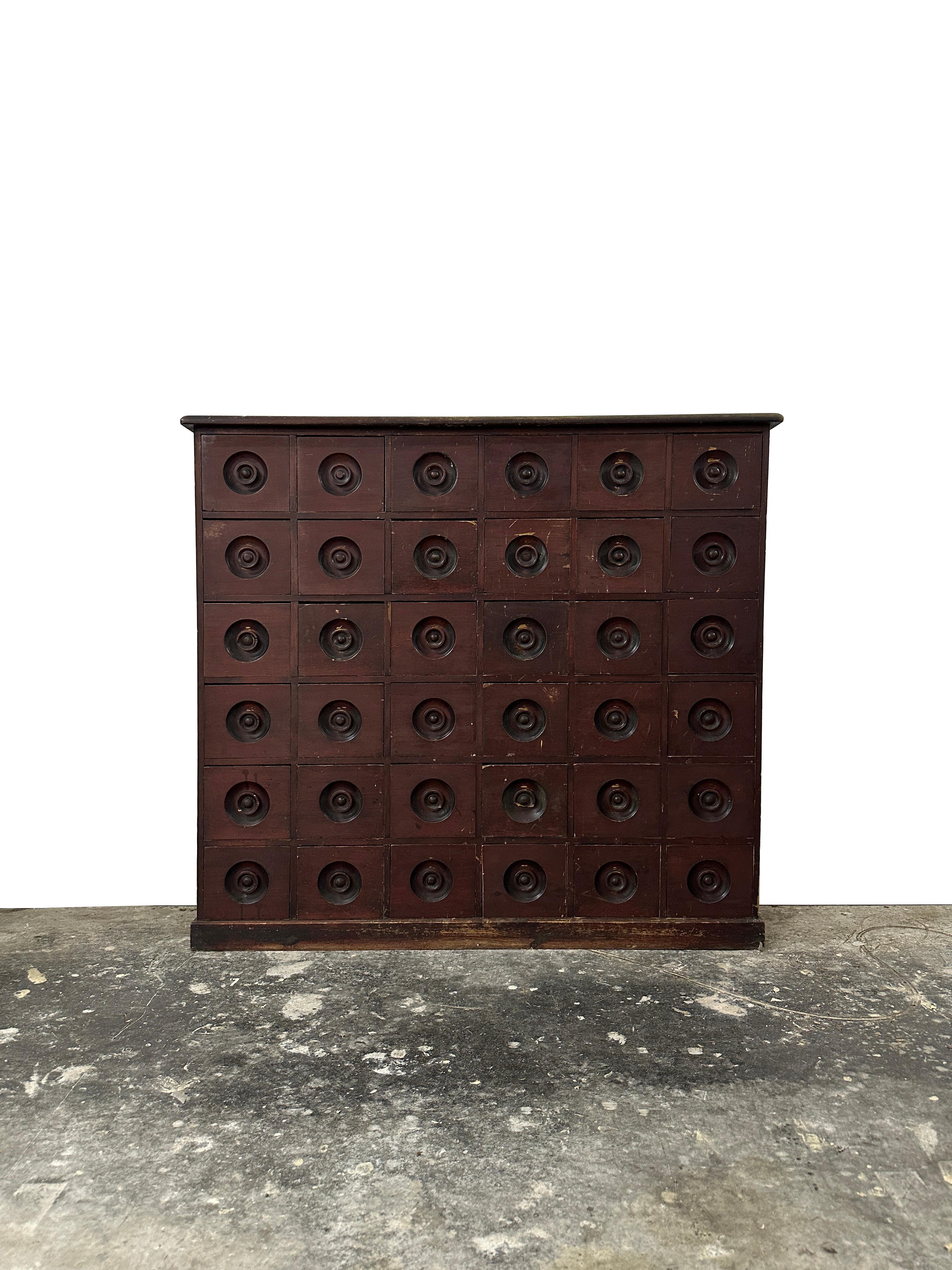 Britannique Ancienne commode d'apothicaire industrielle Haberdashery Workshop en vente