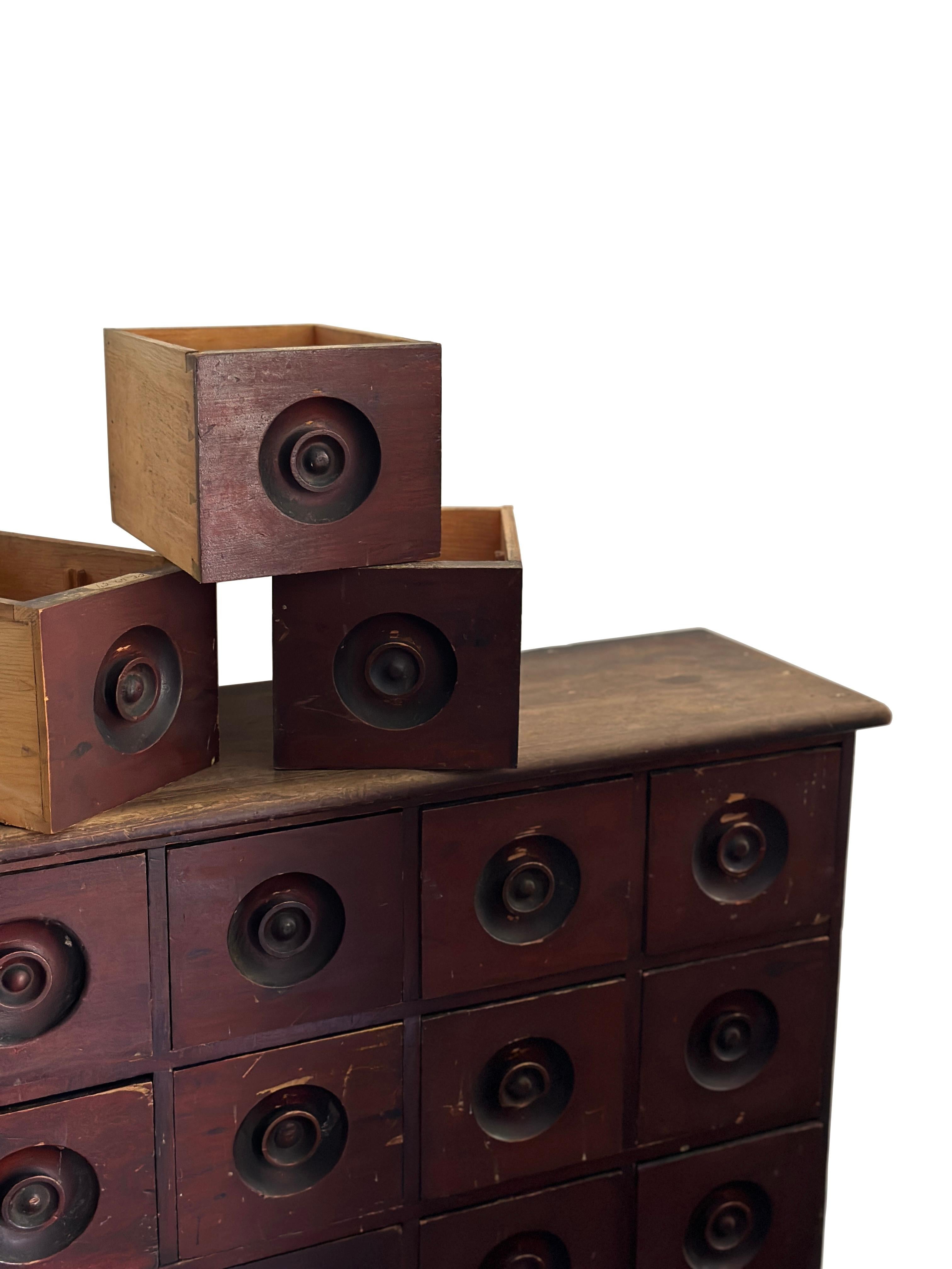 20ième siècle Ancienne commode d'apothicaire industrielle Haberdashery Workshop en vente