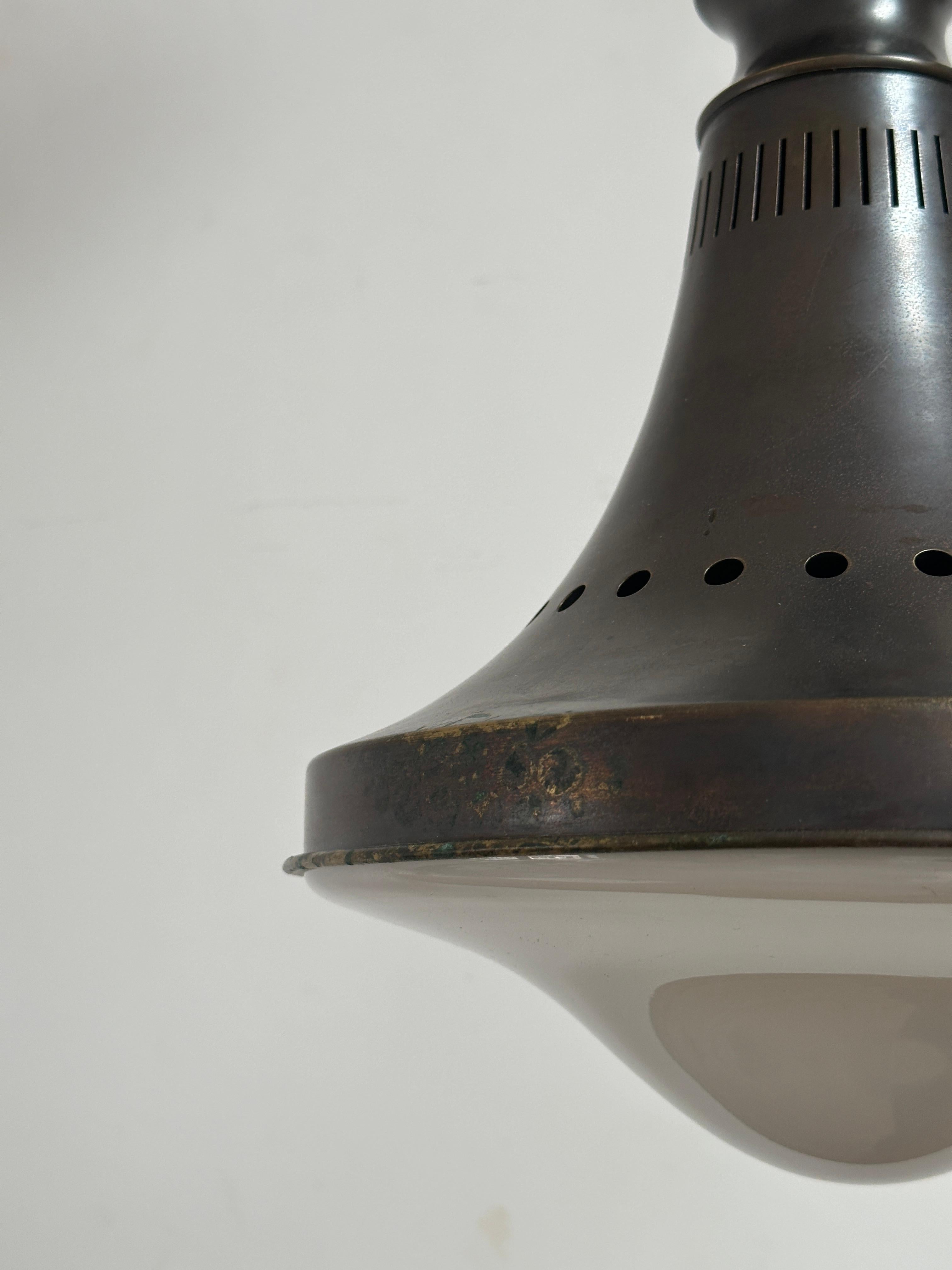 Olandese Ciondolo da soffitto in bronzo opalino vintage industriale Bauhaus di Philips in vendita