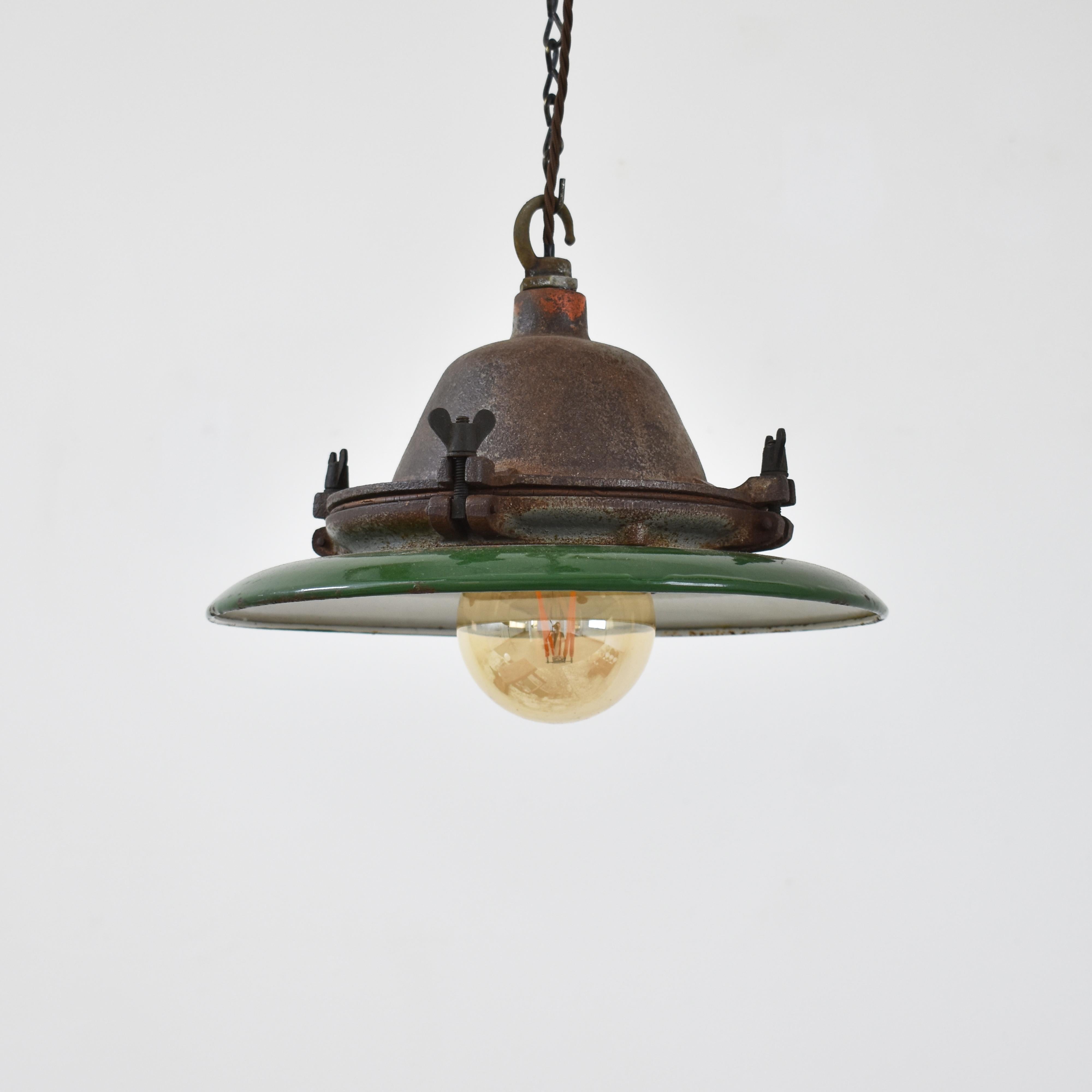 Antike Vintage Industrial Cast Emaille Pendelleuchte Küche (Emailliert) im Angebot
