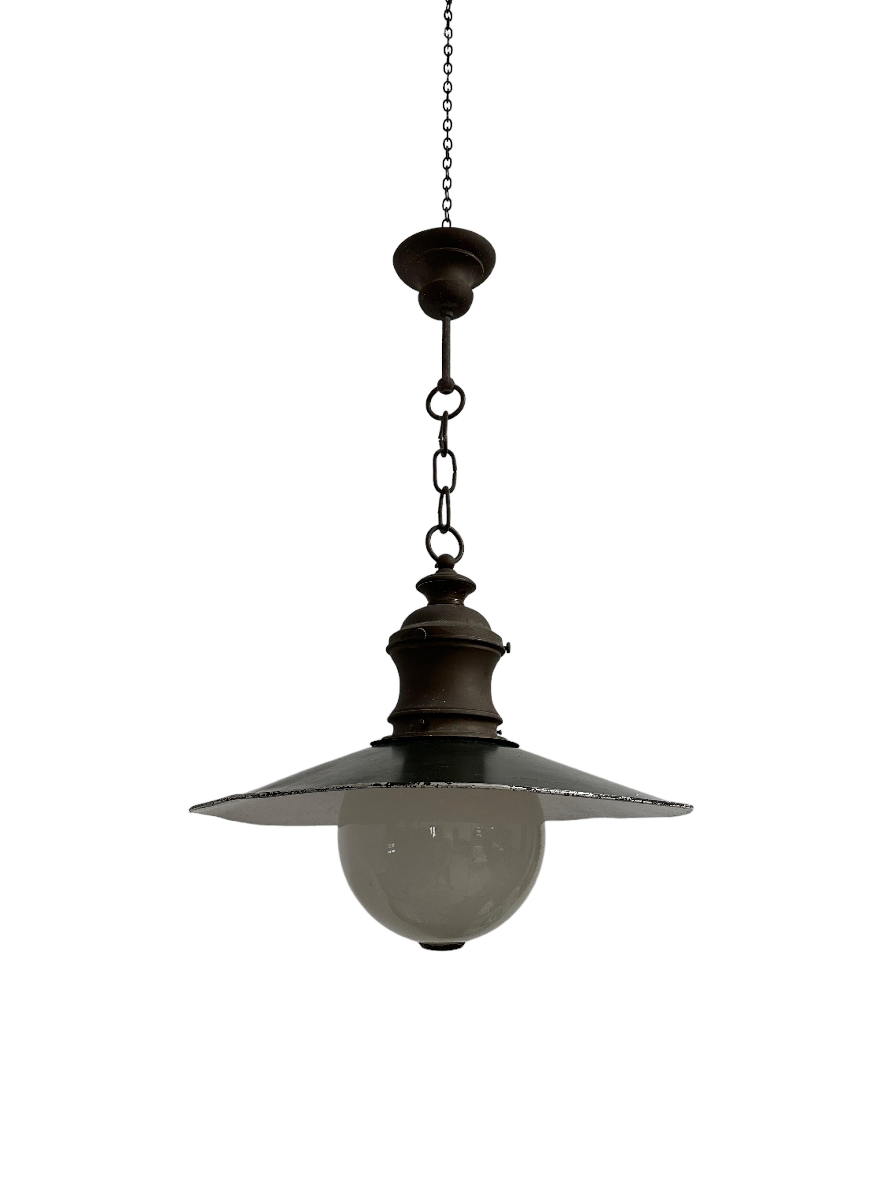 - A beautiful and rare industrial opaline ceiling pendant with copper gallery, English circa 1930.
- Most unusual opaline glass ball with finial underneath an enamel shade and with its original gallery, chain and ceiling rose.
- Wear commensurate