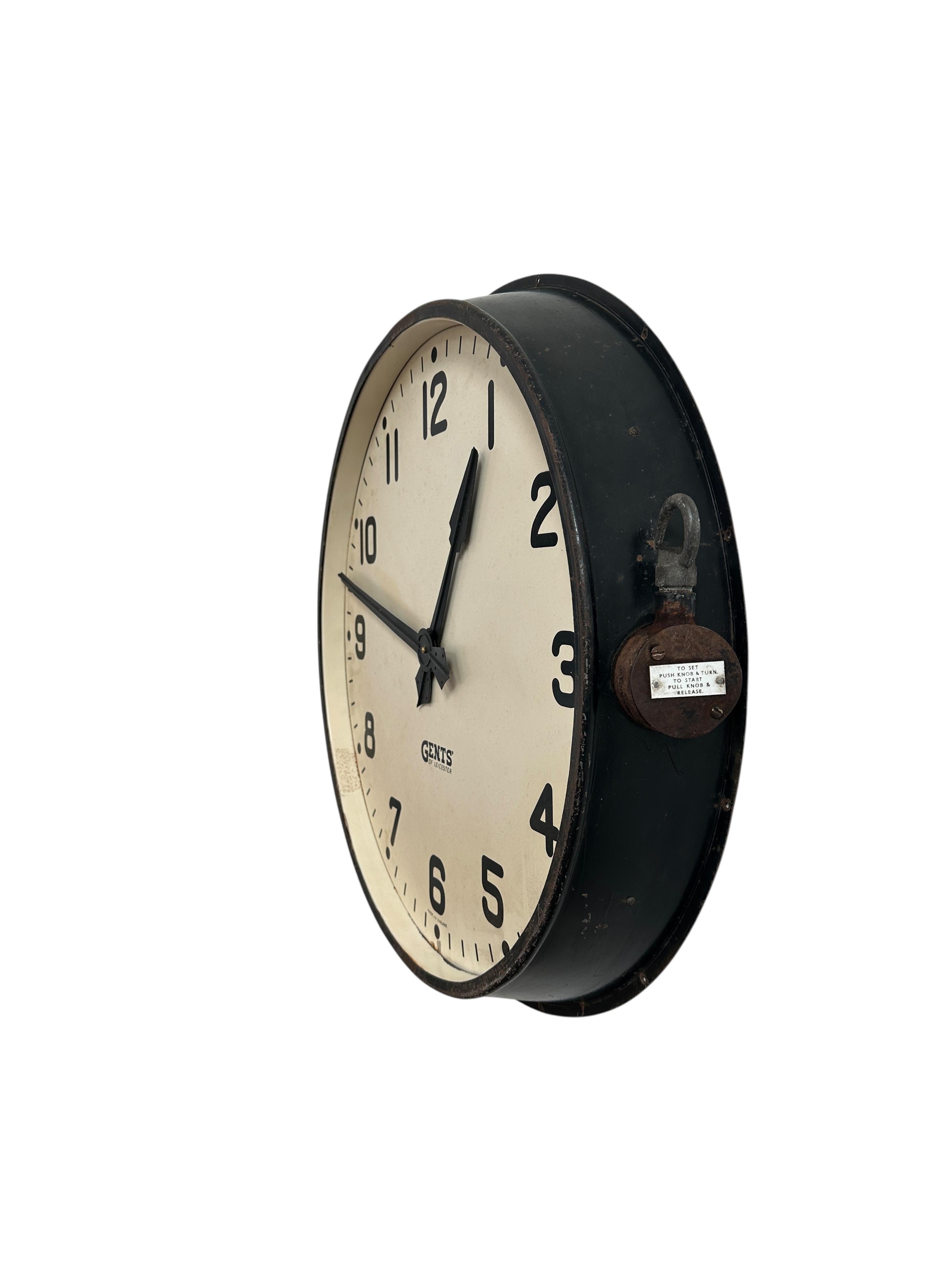 Antico orologio da parete industriale d'epoca Gents of Leicester Railway In condizioni buone in vendita a Sale, GB