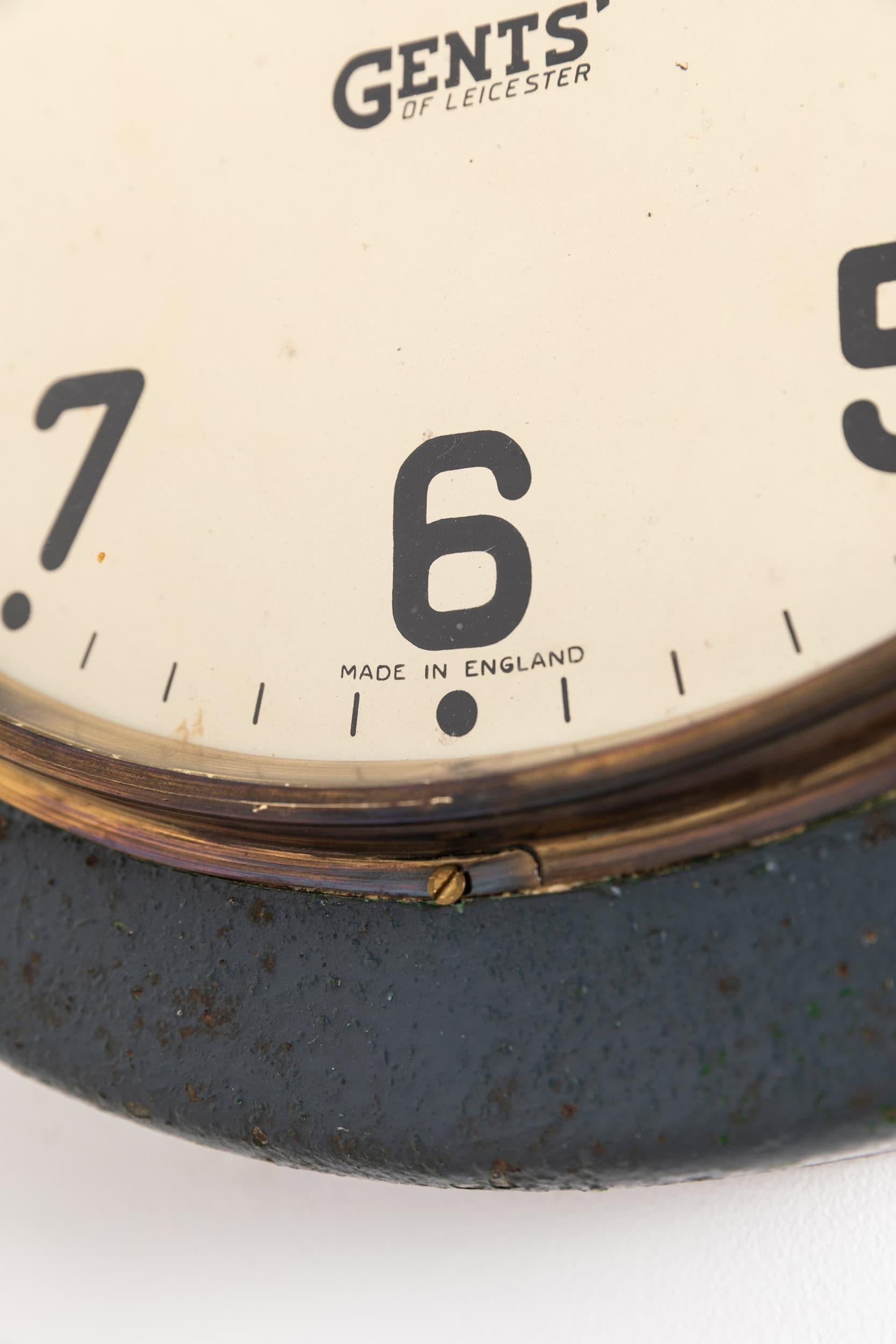 Antico orologio da parete industriale d'epoca Gents of Leicester Railway c.1920 In condizioni discrete in vendita a London, GB
