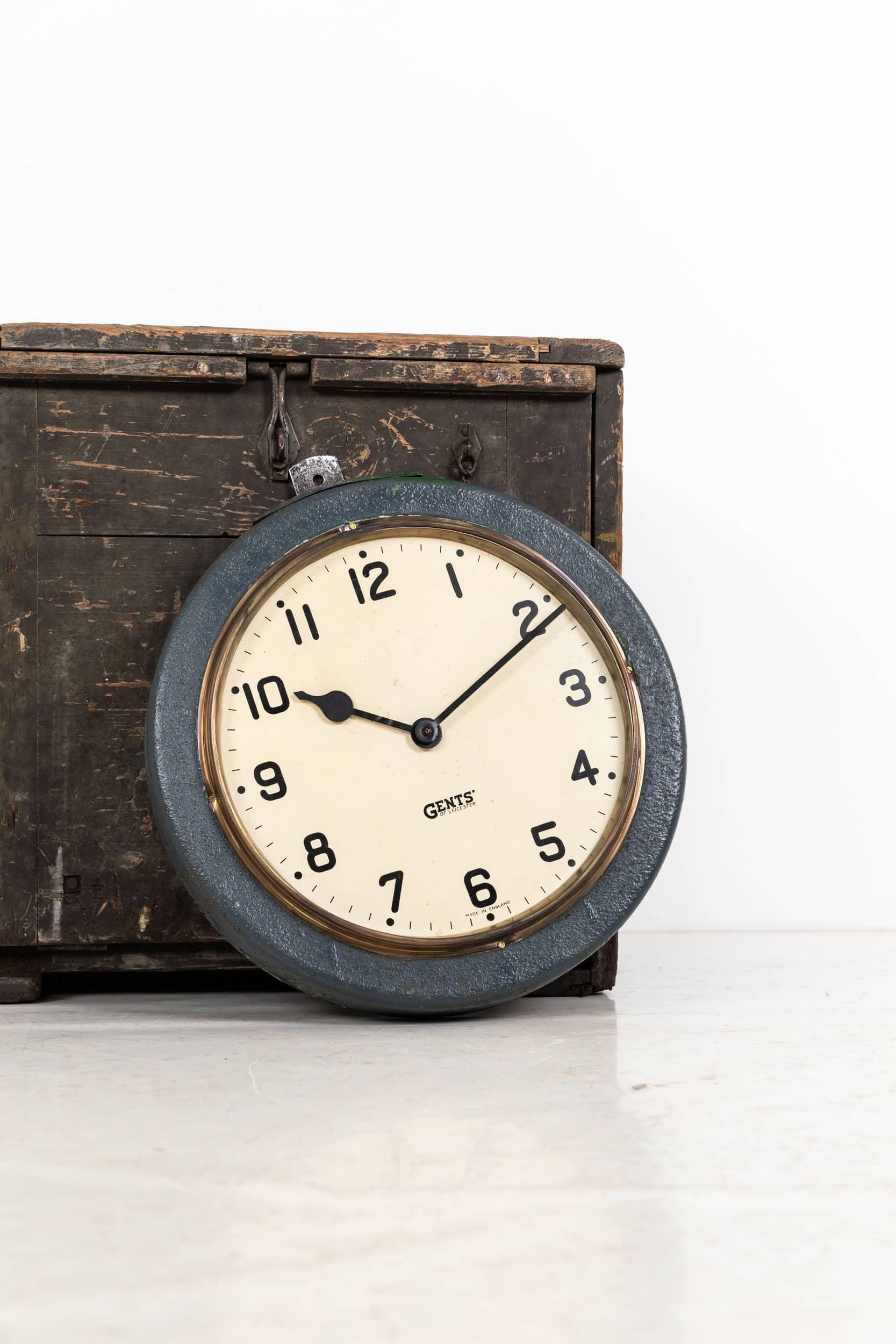 Inizio XX secolo Antico orologio da parete industriale d'epoca Gents of Leicester Railway c.1920 in vendita