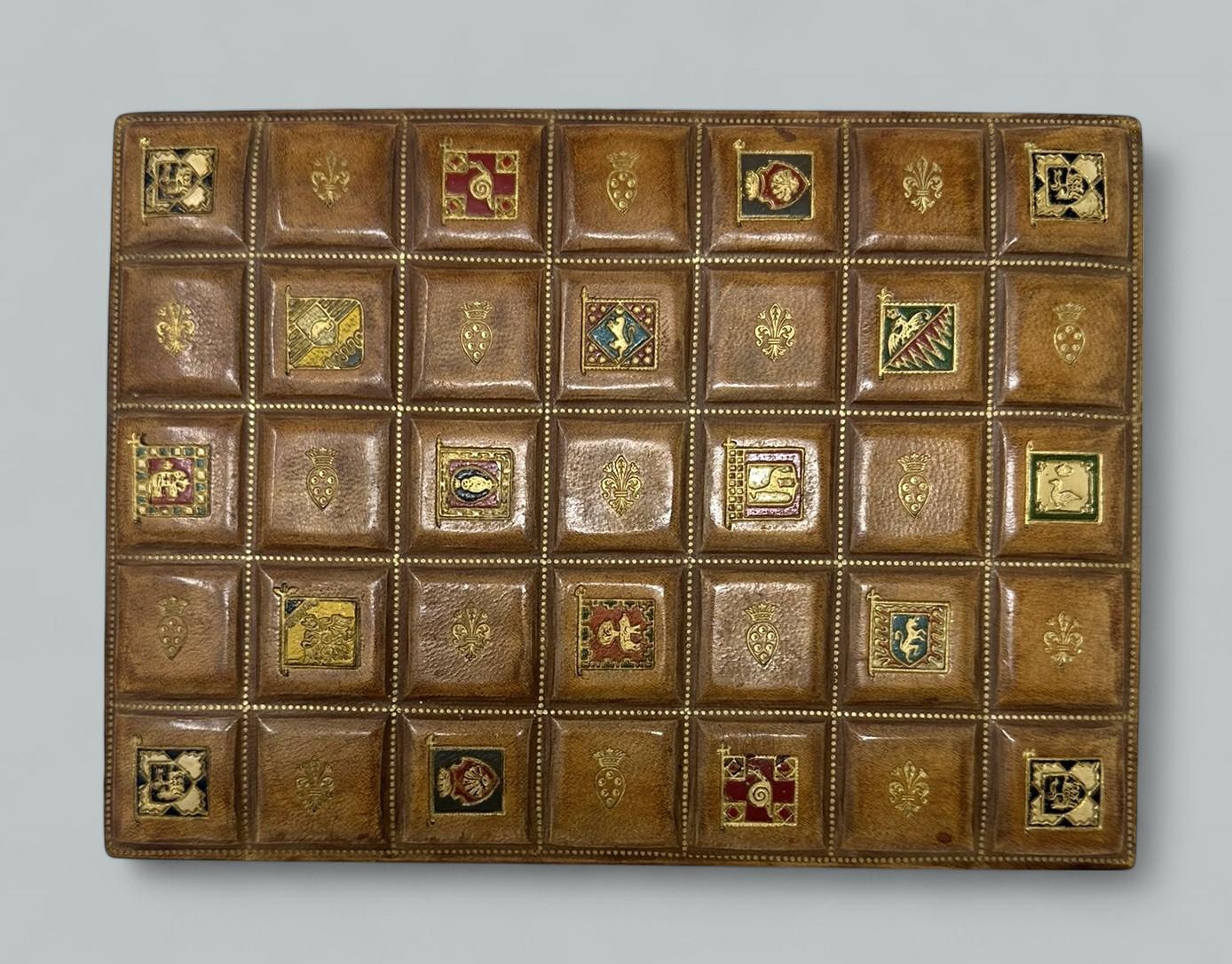Antiguo cofre de joyería vintage italiano para dama y caballero de cuero de imitación dorado en venta 3