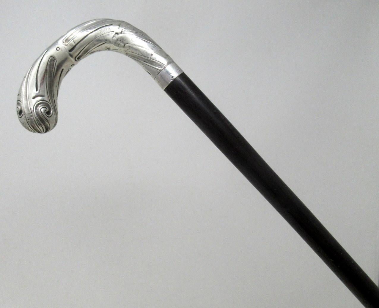 Stylish solid polished ebony and sterling silver lady’s or gentleman’s walking stick with traditional crook shaped handle, complete with its original bi-metal polished brass and steel ferrule, which is very lightly worn from use. Late nineteenth,