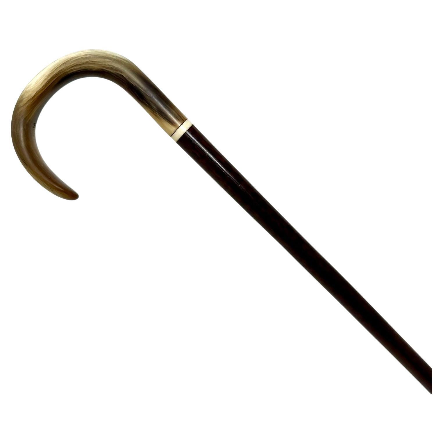 Very Stylish Fine Quality Polished Grained Rare Snake Wood Lady’s or Gentleman’s Walking Cane of substantial quality and good weight very suitable to use as an everyday stick, with an elegant decoratively carved classical Cow Horn Crook shaped