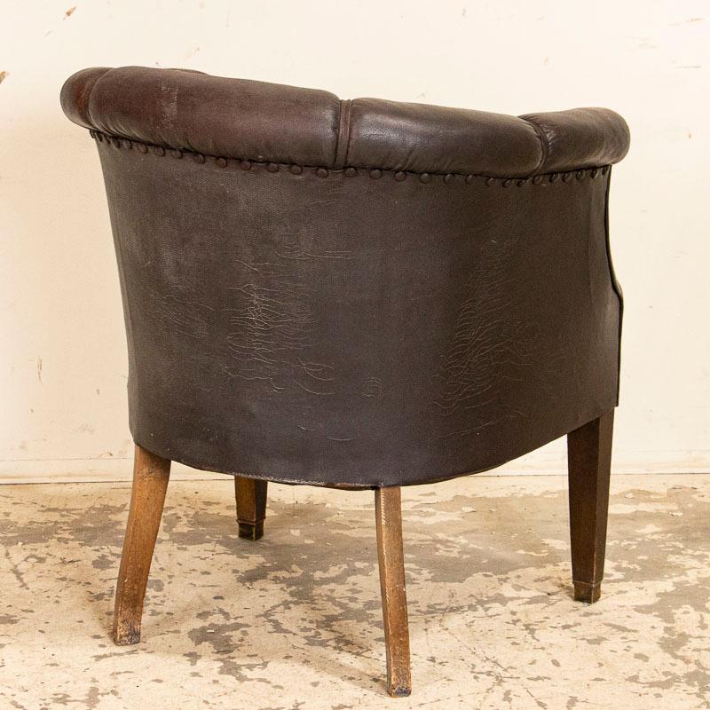 Antique Vintage Leather Barrel Shaped Small Scale Armchair In Good Condition In Round Top, TX