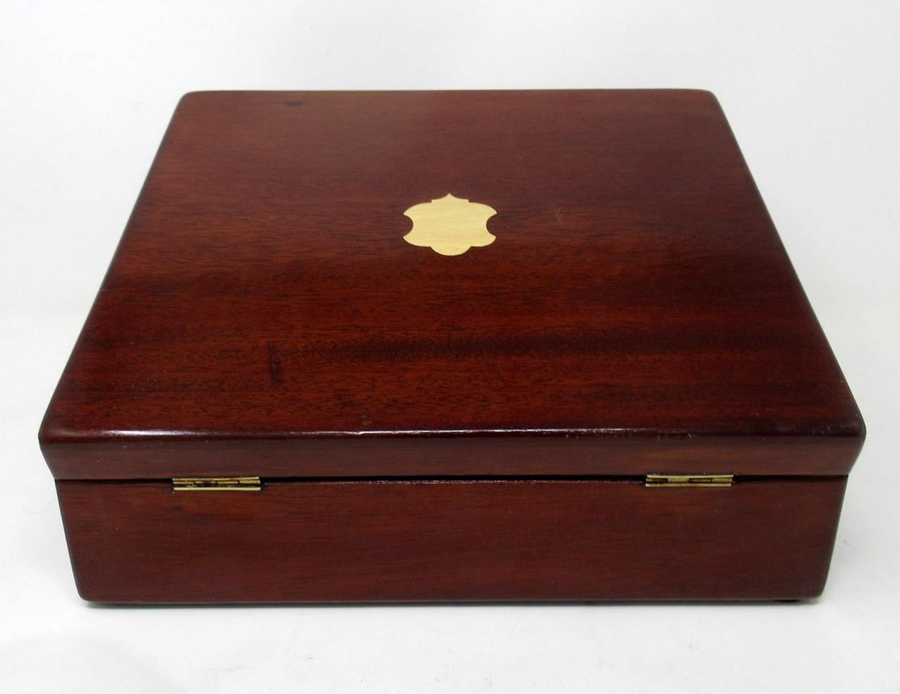 Edwardian Antique Vintage Mahogany Wooden Jewelry or Gentleman's Cigar Box Casket