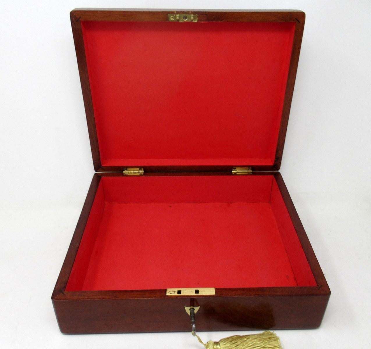 Antique Vintage Mahogany Wooden Jewelry or Gentleman's Cigar Box Casket In Good Condition In Dublin, Ireland