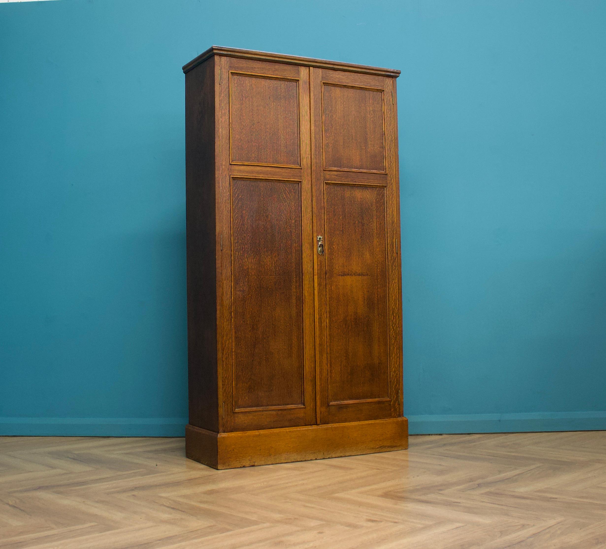 Antique Vintage Oak Larder School Storage Linen Housekeepers Cupboard, 1920's In Good Condition In South Shields, GB