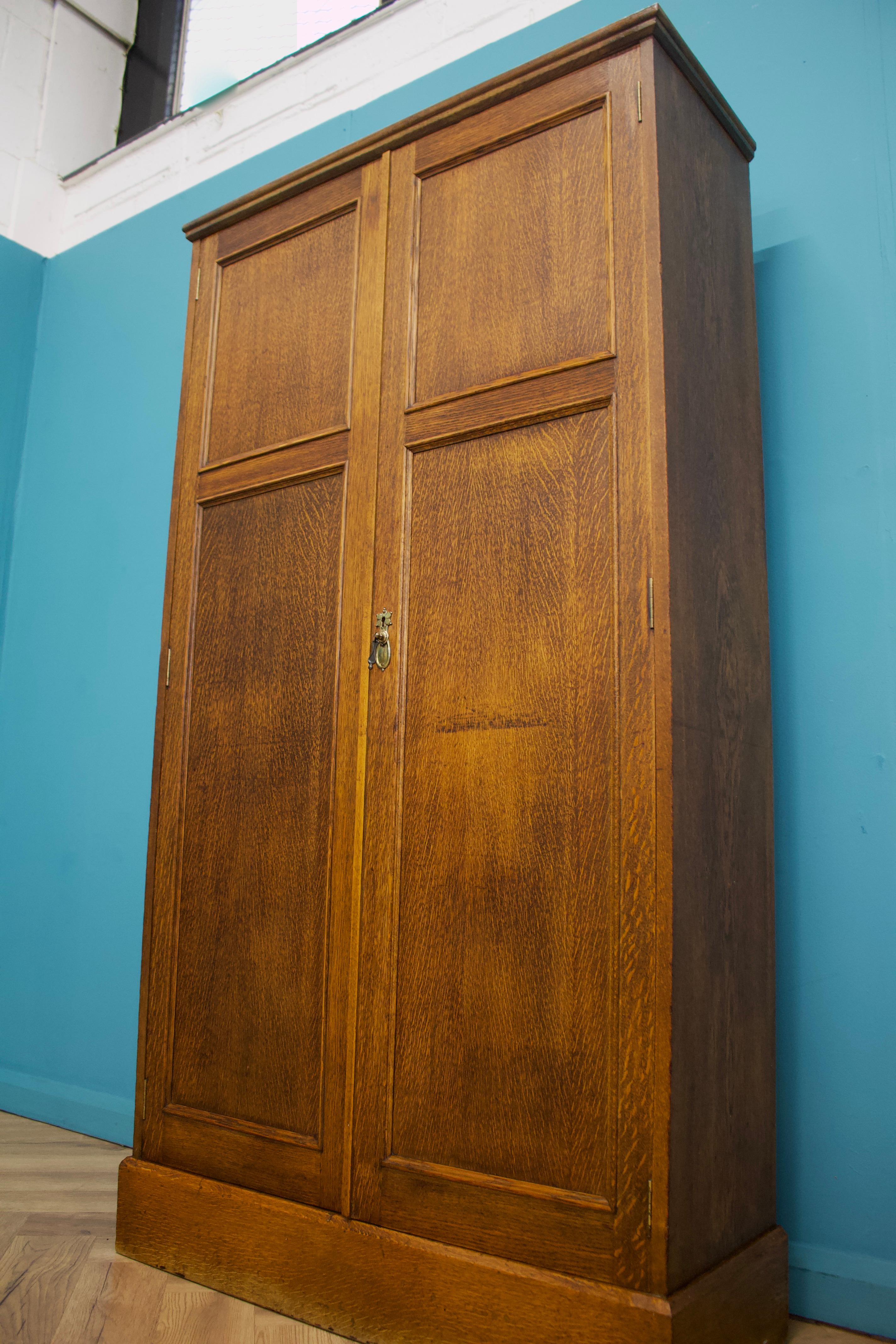 Early 20th Century Antique Vintage Oak Larder School Storage Linen Housekeepers Cupboard, 1920's