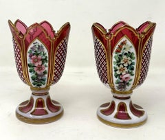Antique Vintage Paire de vases de style Moser en cristal de Bohème taillé à la main Ruby Cranberry
