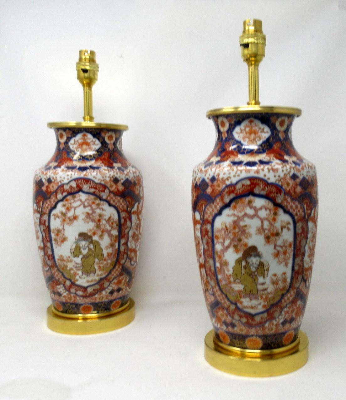 Stunning pair traditional Chinese or Japanese Imari bulbous form porcelain vases of generous proportions, now converted to a pair of electric table lamps, complete with their later ormolu stepped bases and mounts. first half of the 19th