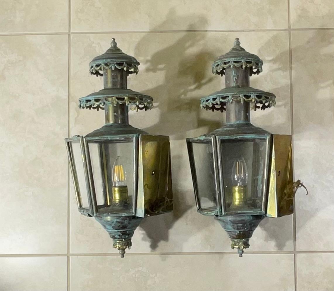 Paire d'appliques murales en laiton massif patiné, de style ancien/vintage en vente 3