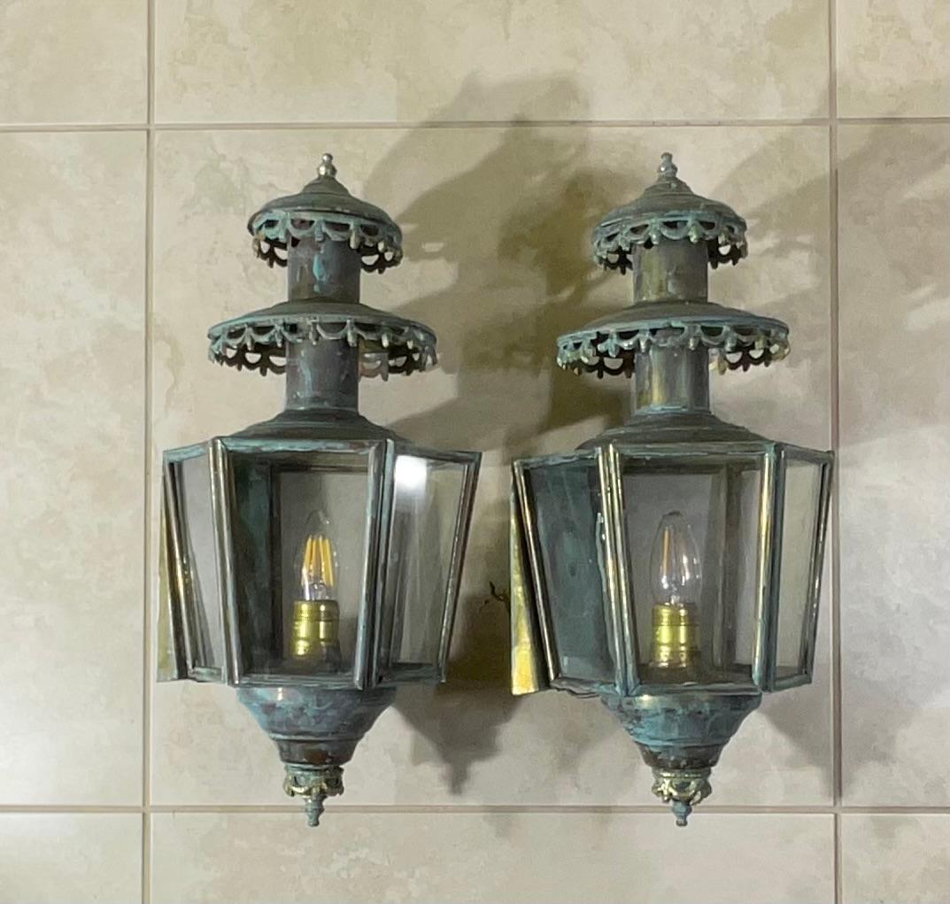 Paire d'appliques murales en laiton massif patiné, de style ancien/vintage en vente 4