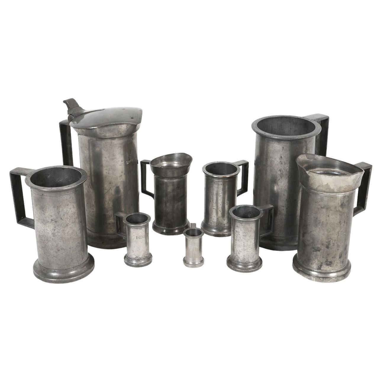 Antique 
Vintage Pewter Measuring Cups - A Set of 9 en vente
