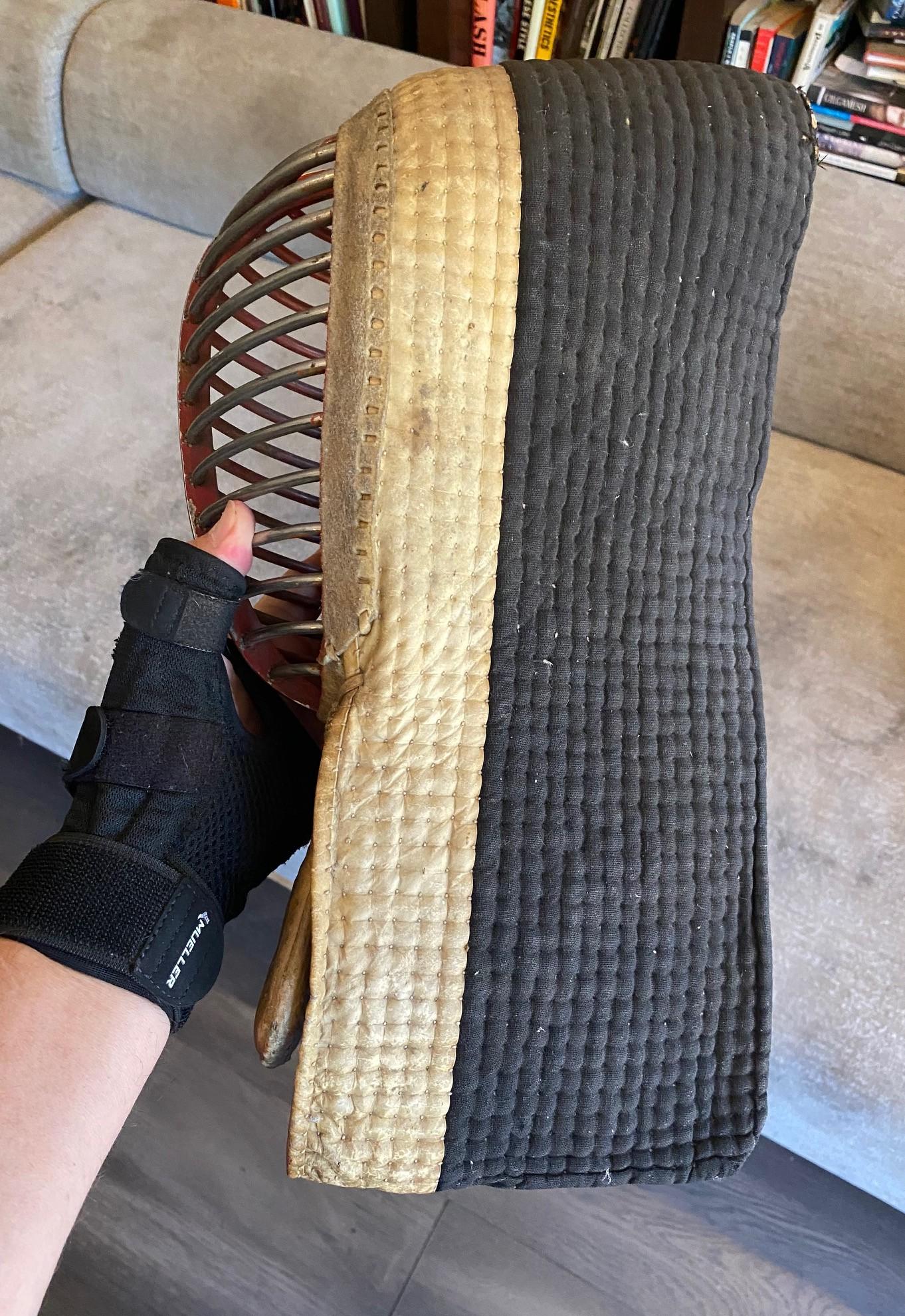 Antica maschera da combattimento e armatura protettiva di kendo firmata giapponese d'epoca prebellica in vendita 5