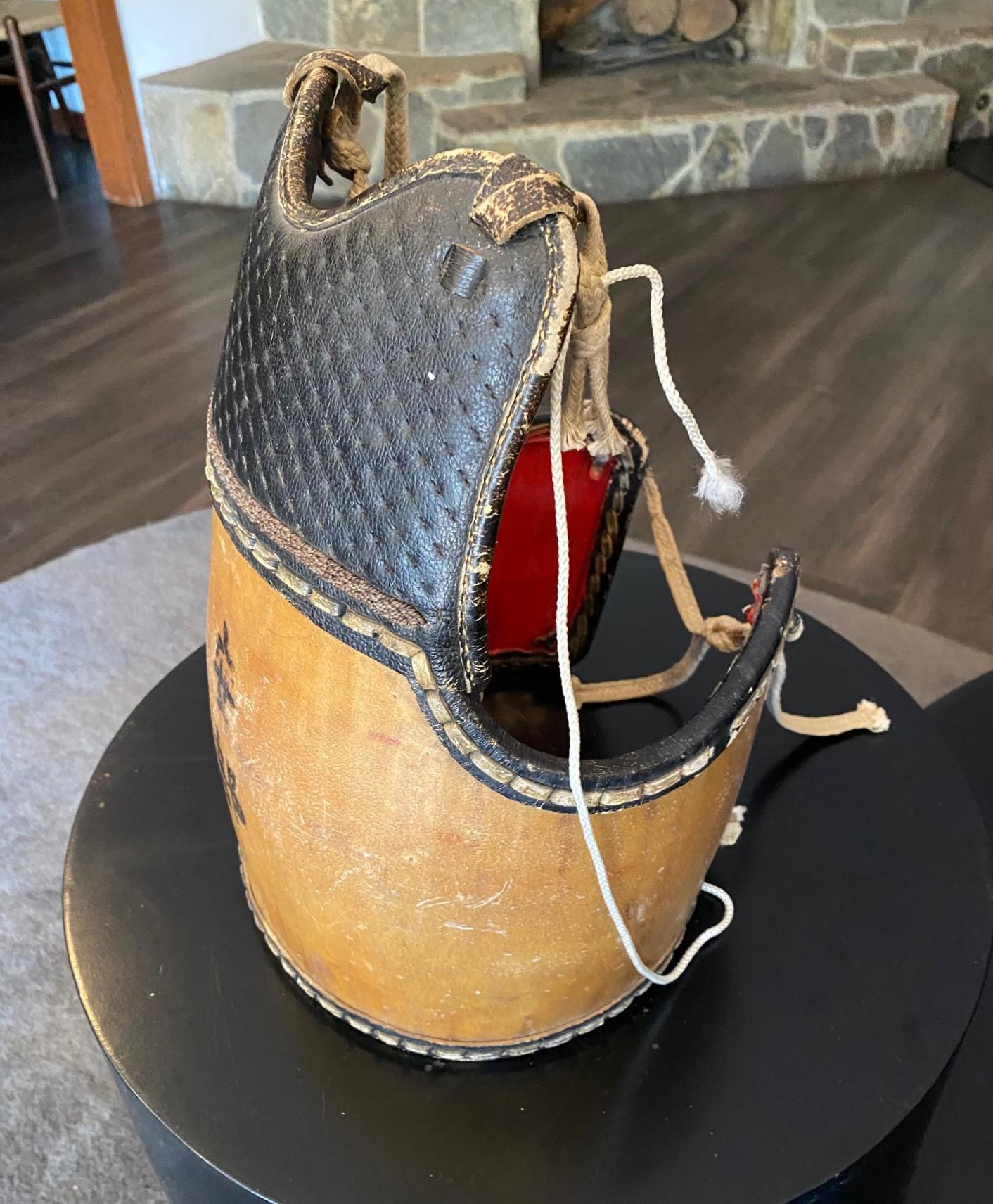 Antica maschera da combattimento e armatura protettiva di kendo firmata giapponese d'epoca prebellica in vendita 6