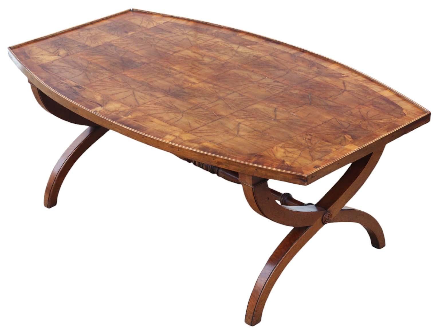 20ième siècle Table basse ancienne en placage d'if et d'huître de qualité Vintage du début du 20e siècle en vente