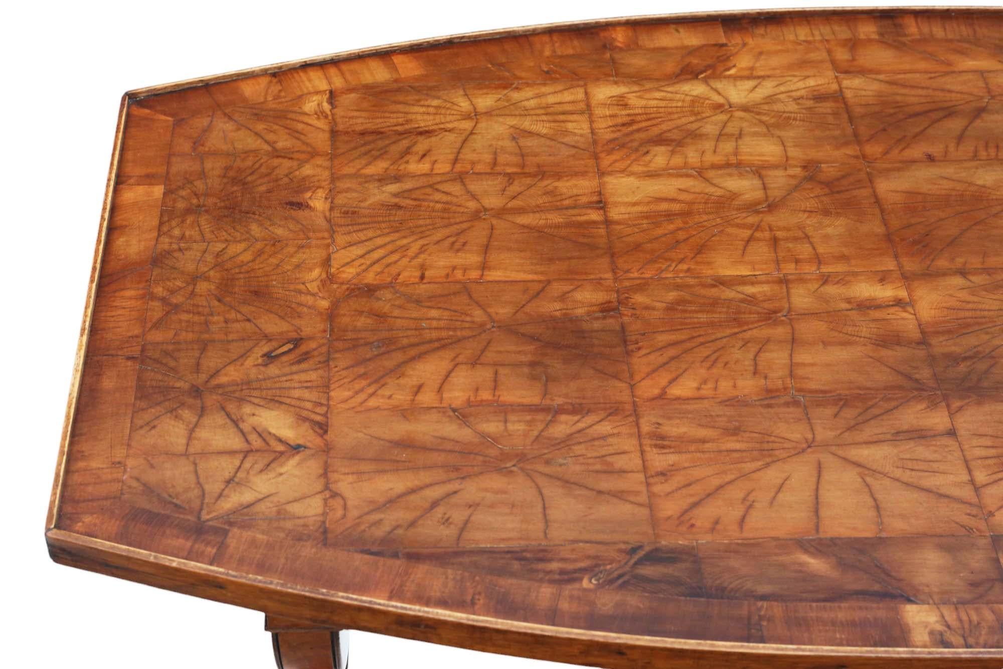 Bois Table basse ancienne en placage d'if et d'huître de qualité Vintage du début du 20e siècle en vente