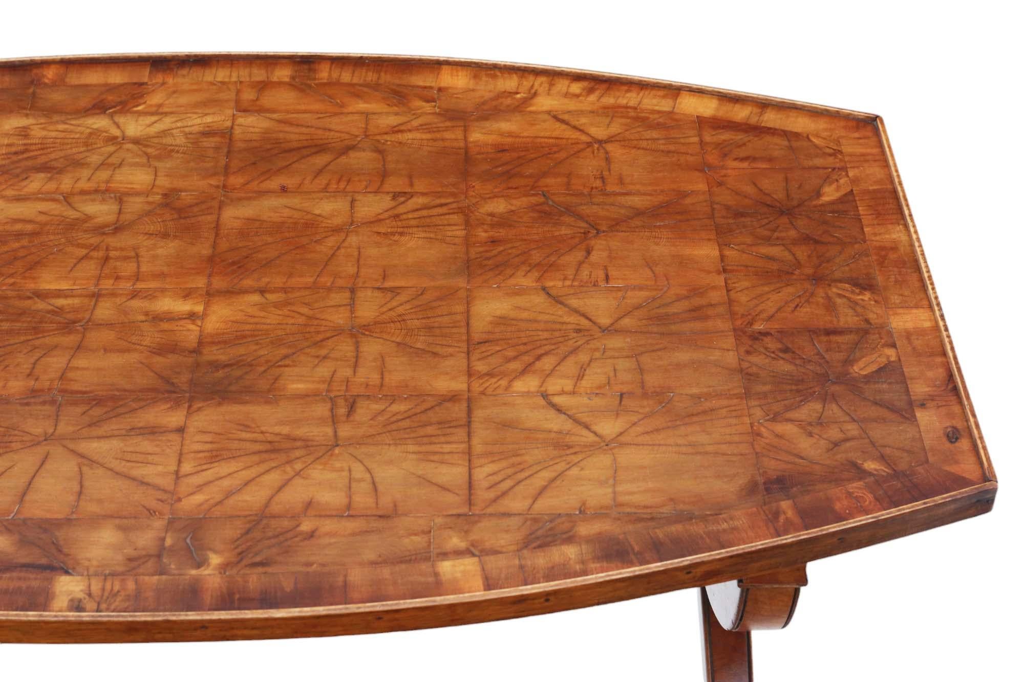 Table basse ancienne en placage d'if et d'huître de qualité Vintage du début du 20e siècle en vente 1
