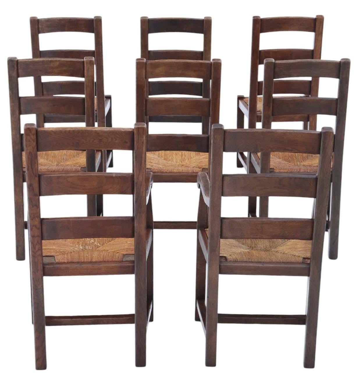 Antico / Vintage Set di 8 sedie da pranzo in Oak - CIRCA 1930 - 6 sedie laterali e 2 poltrone

Questo set antico/vintage di otto sedie da pranzo in rovere massiccio, risalente al 1930 circa, comprende sei sedie laterali e due poltrone. Realizzate in